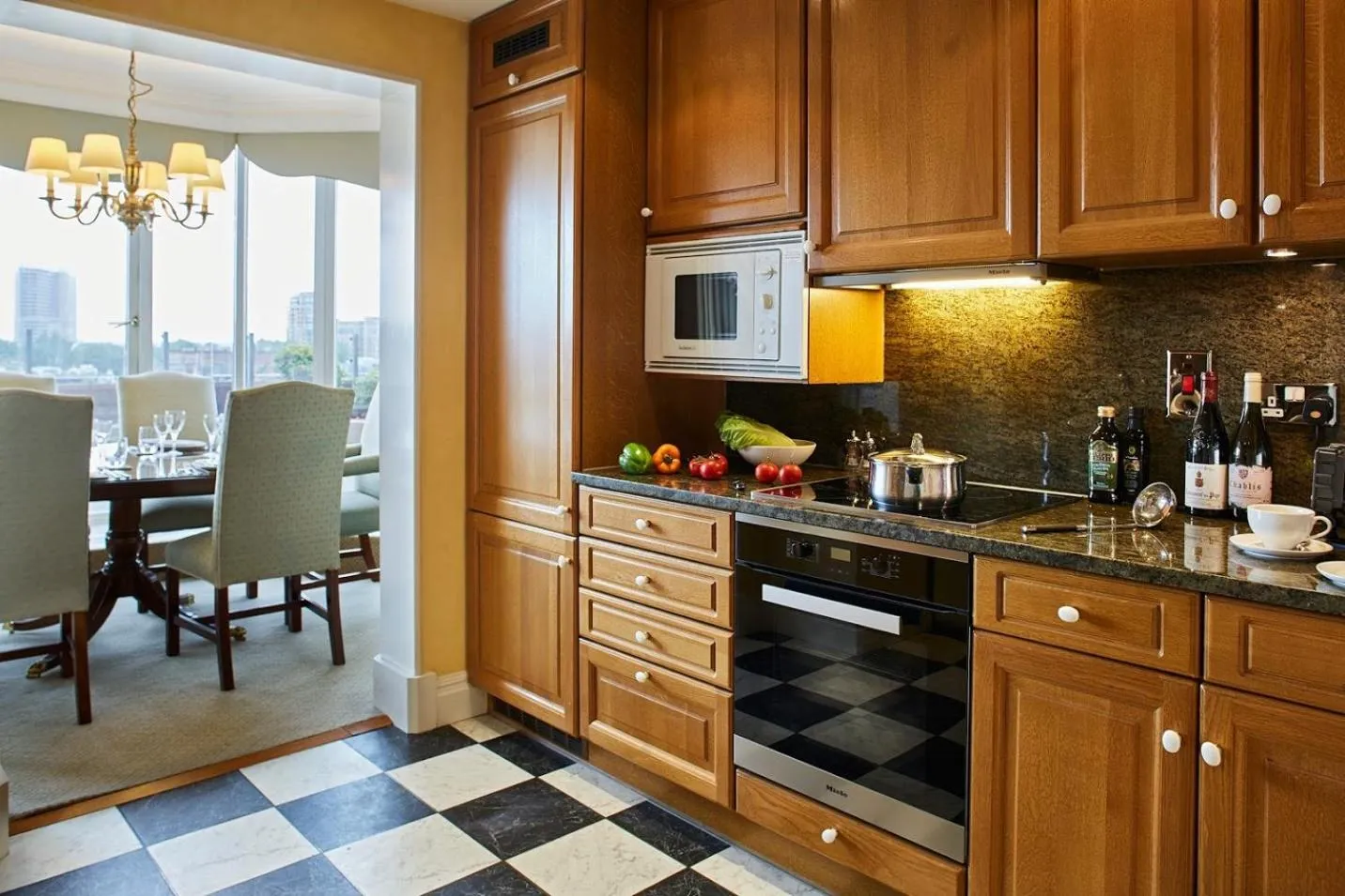 Coffee/tea facilities in Cheval Thorney Court at Hyde Park