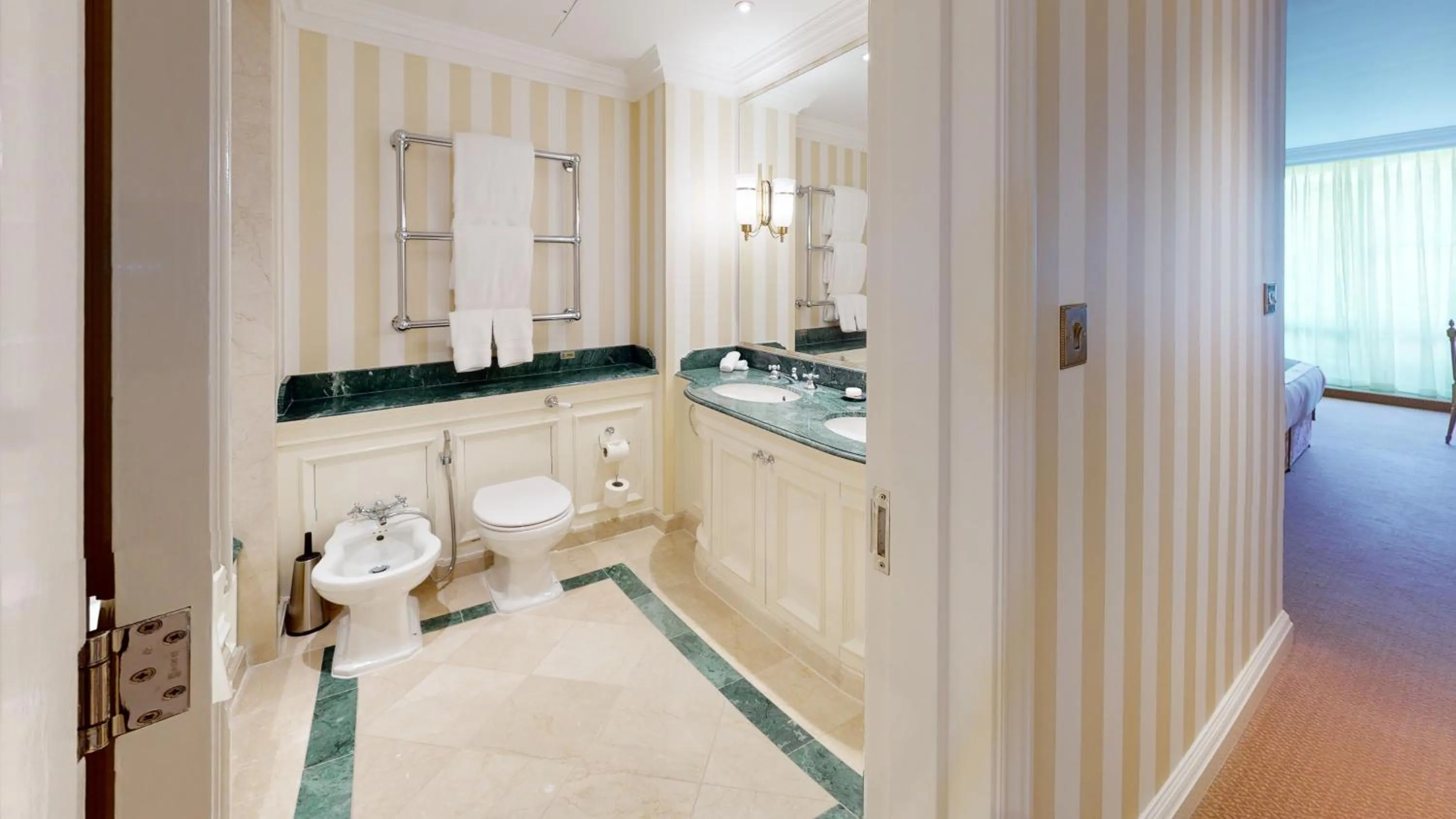 Shower in Cheval Thorney Court at Hyde Park