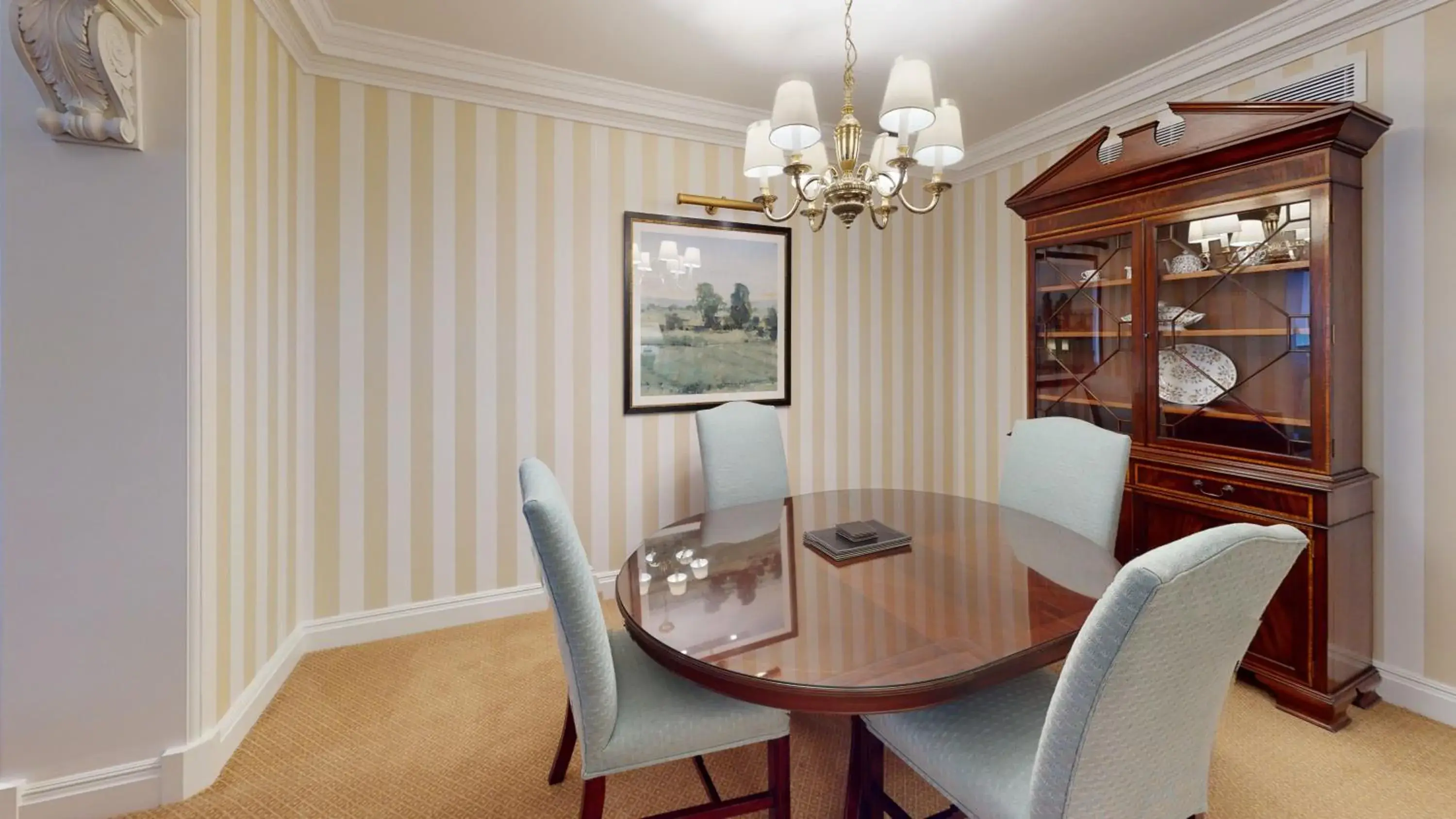 Luxury Two-Bedroom Apartment in Cheval Thorney Court at Hyde Park Luxury Two-Bedroom Apartment in Cheval Thorney Court at Hyde Park