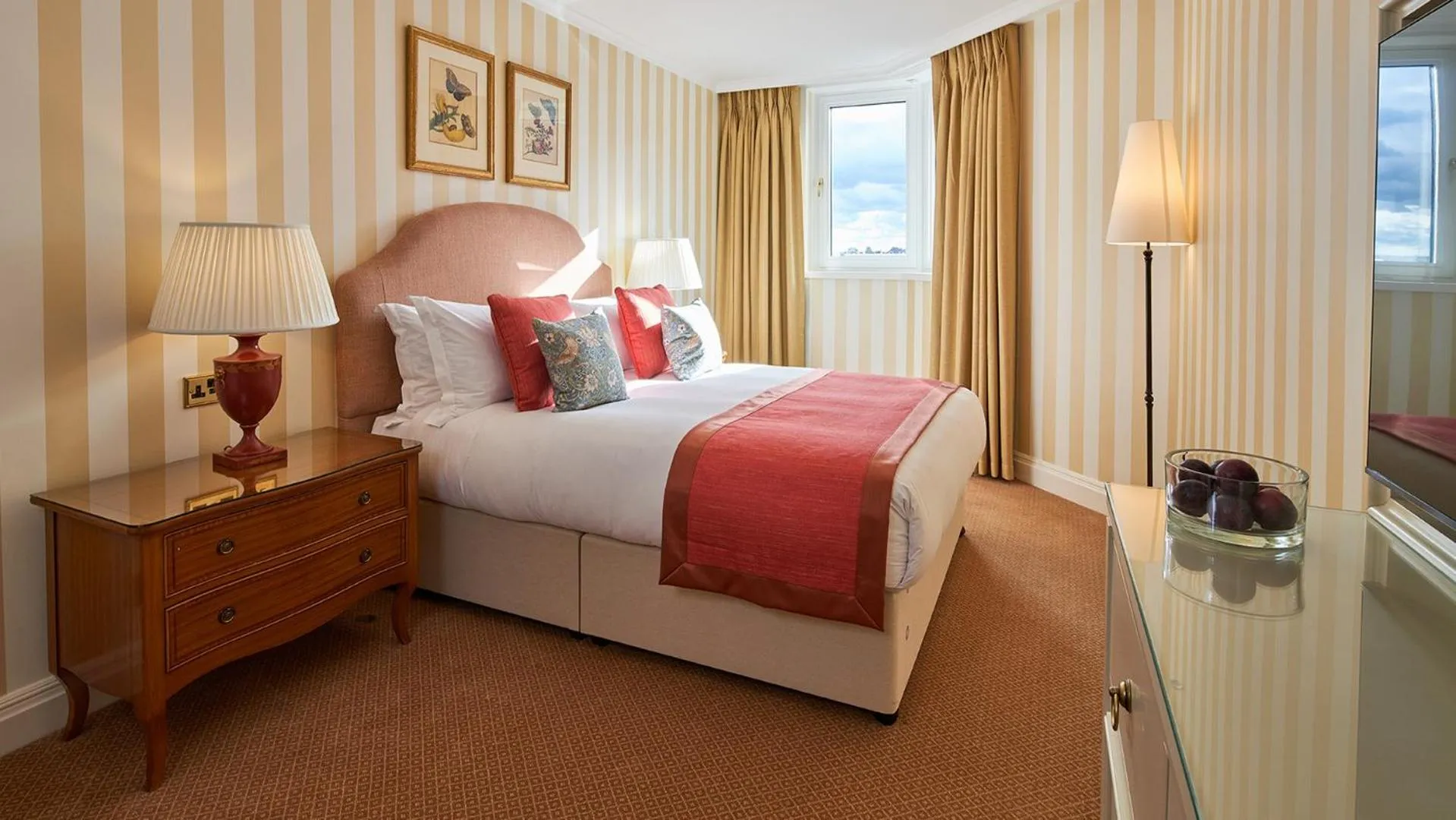 Bed in Cheval Thorney Court at Hyde Park