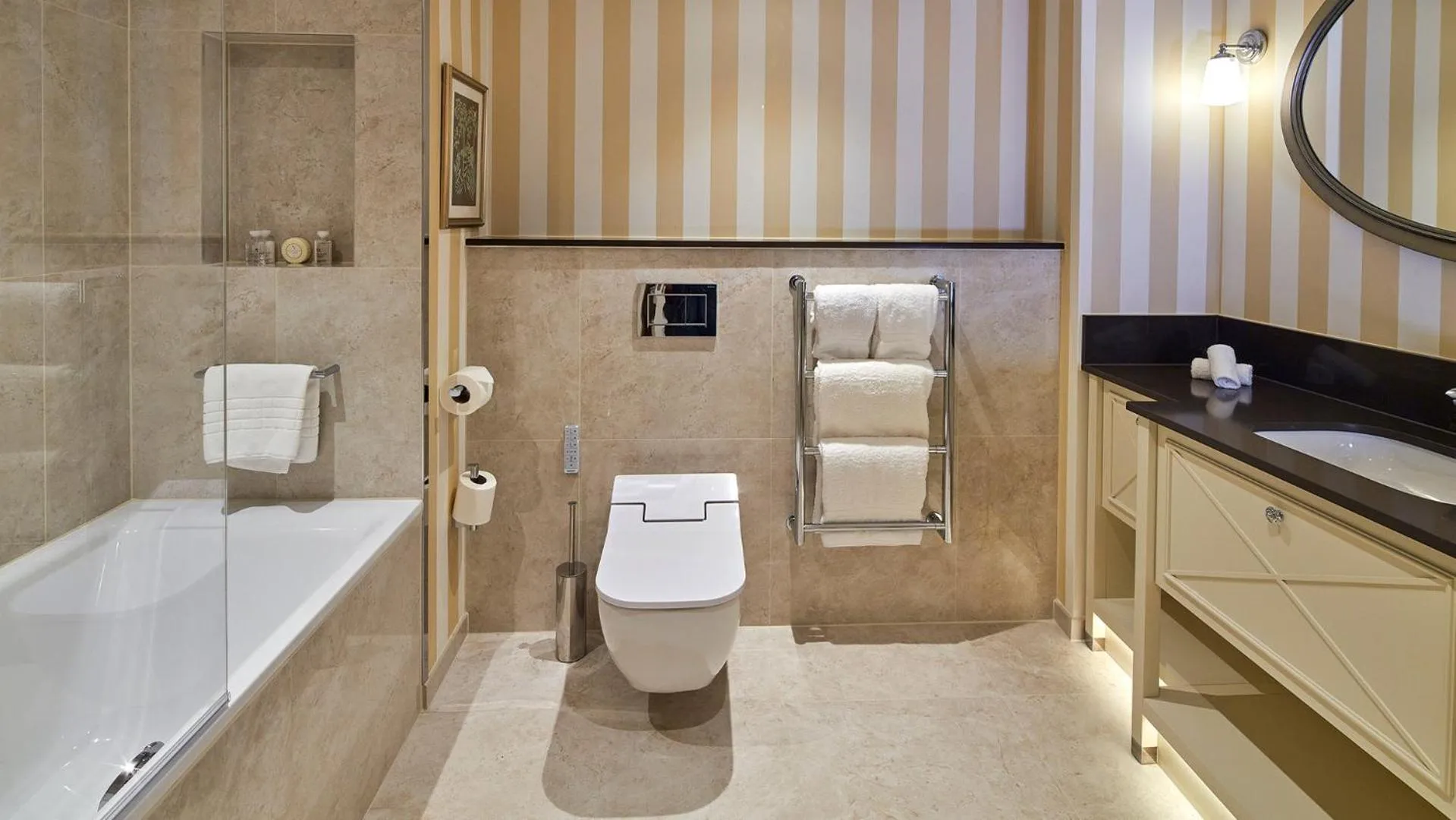 Shower in Cheval Thorney Court at Hyde Park