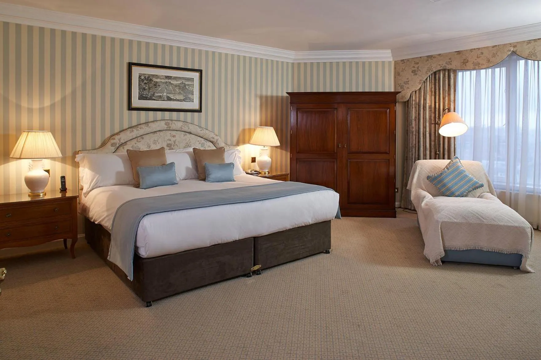 Bed in Cheval Thorney Court at Hyde Park