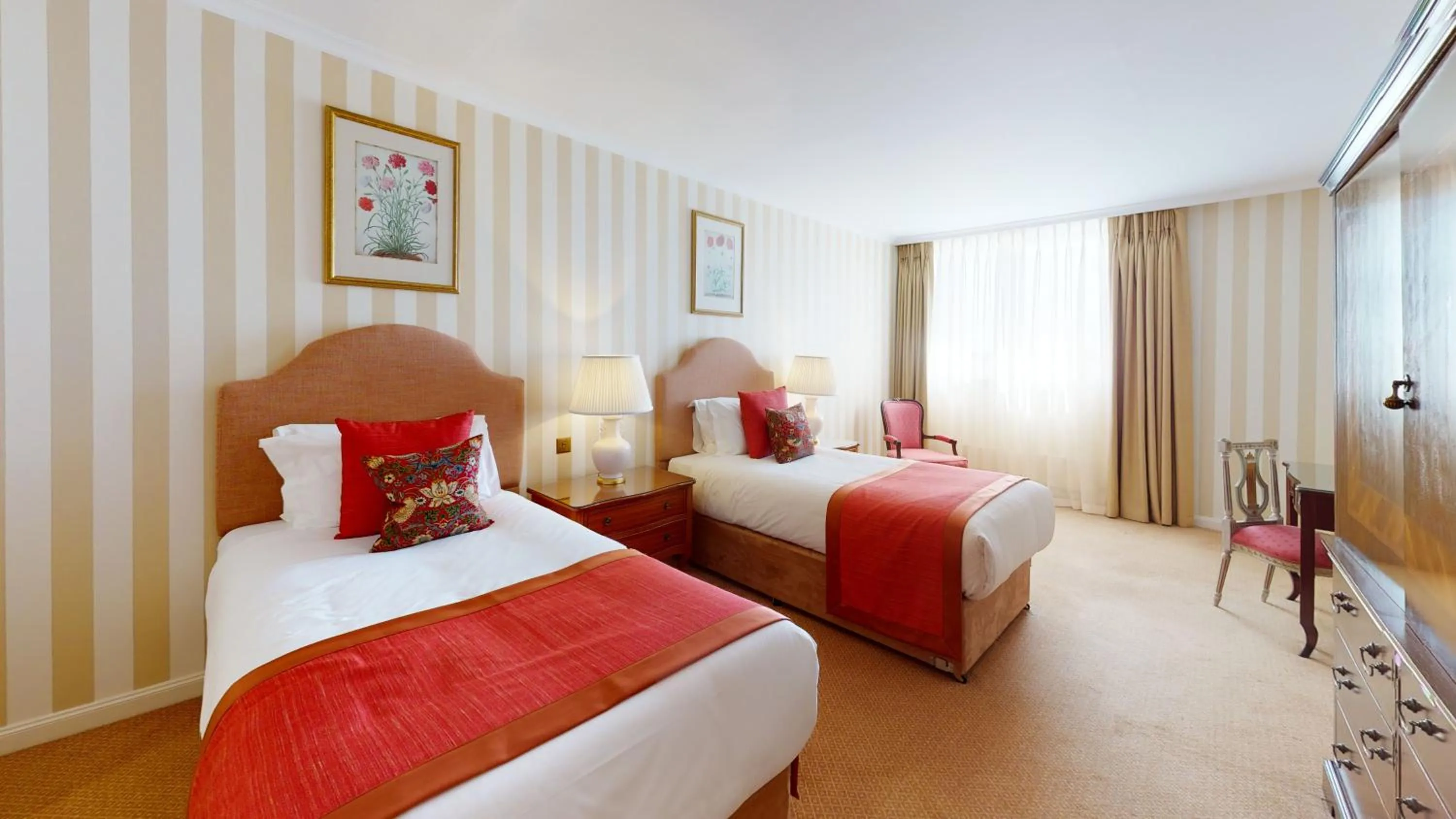 Bed in Cheval Thorney Court at Hyde Park