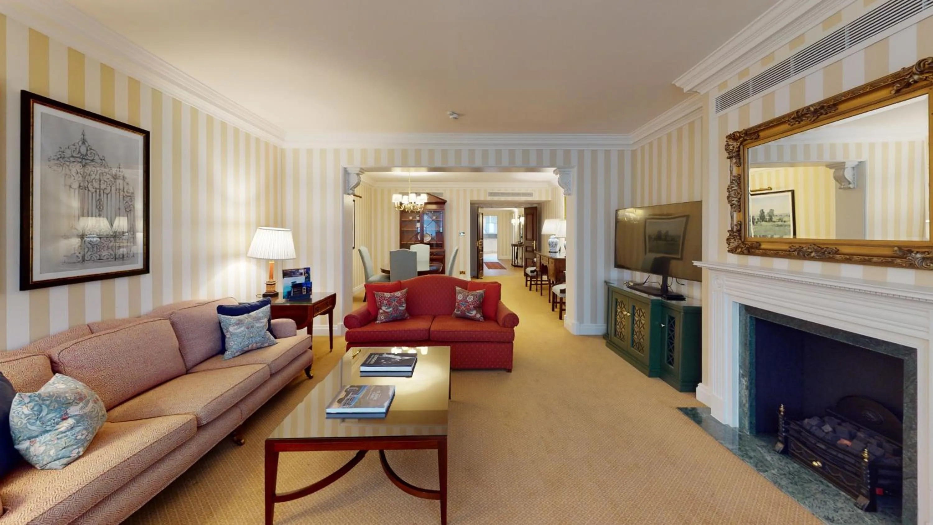 TV and multimedia in Cheval Thorney Court at Hyde Park