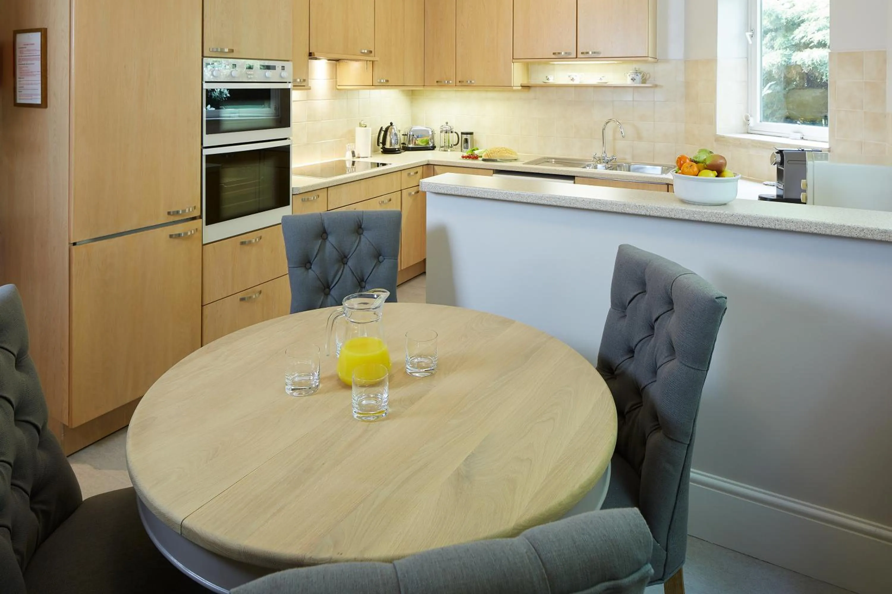 Kitchen or kitchenette in Cheval Thorney Court at Hyde Park