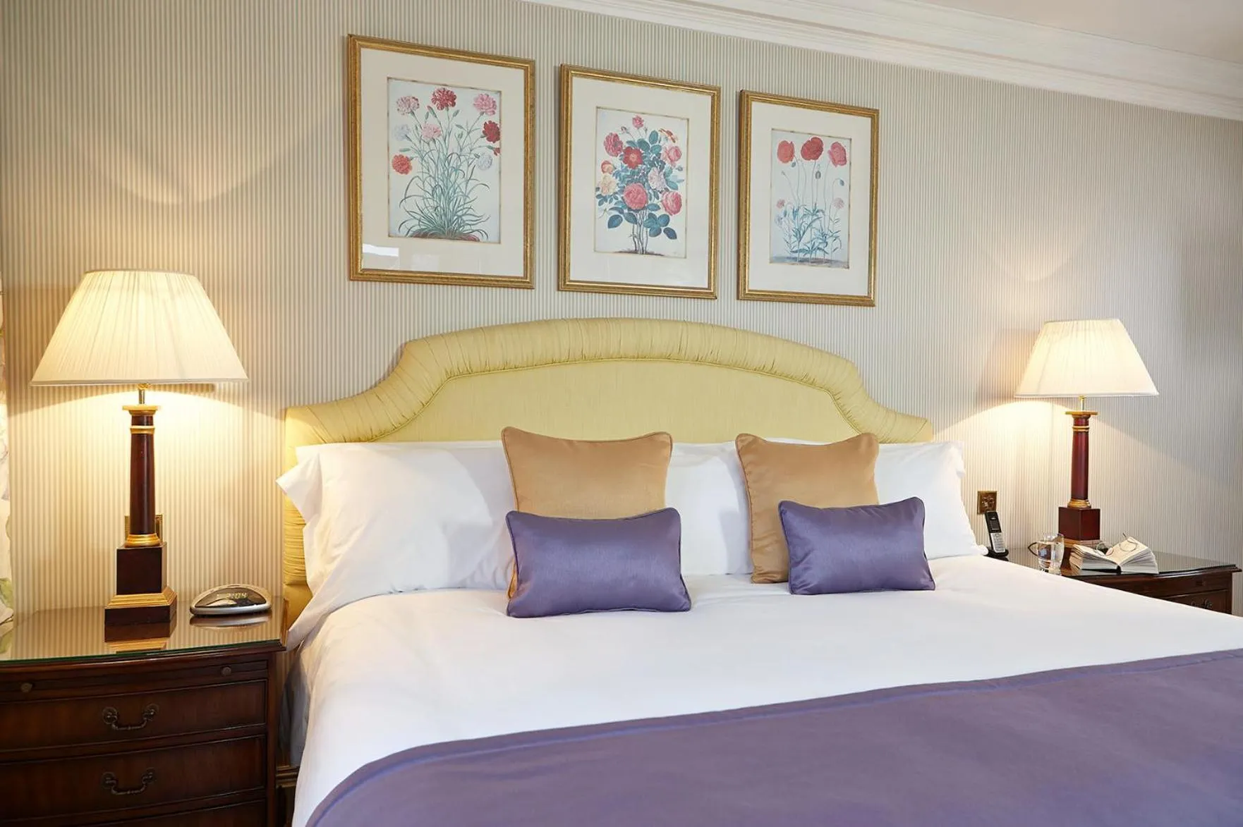 Bed in Cheval Thorney Court at Hyde Park