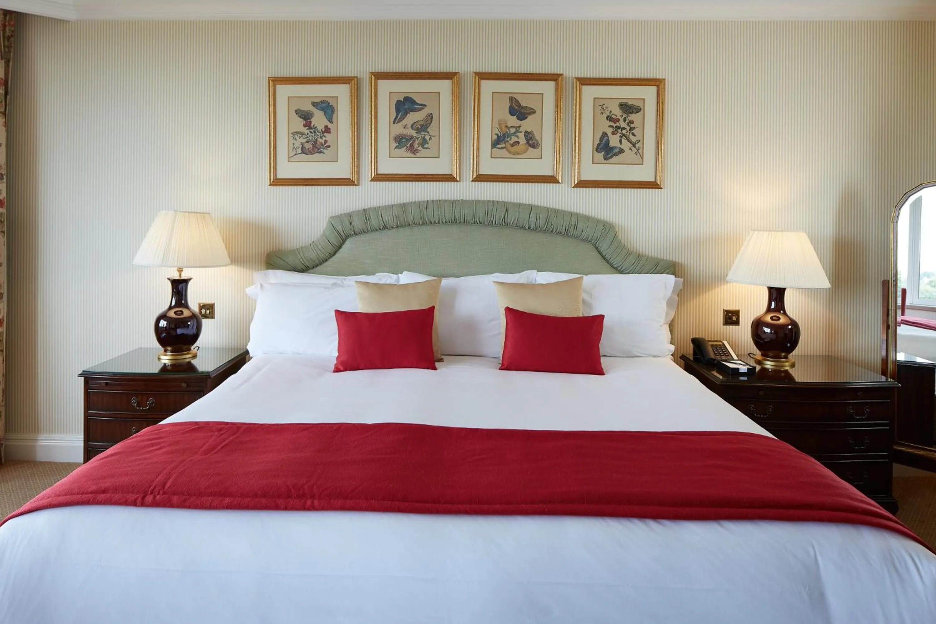 Bed in Cheval Thorney Court at Hyde Park