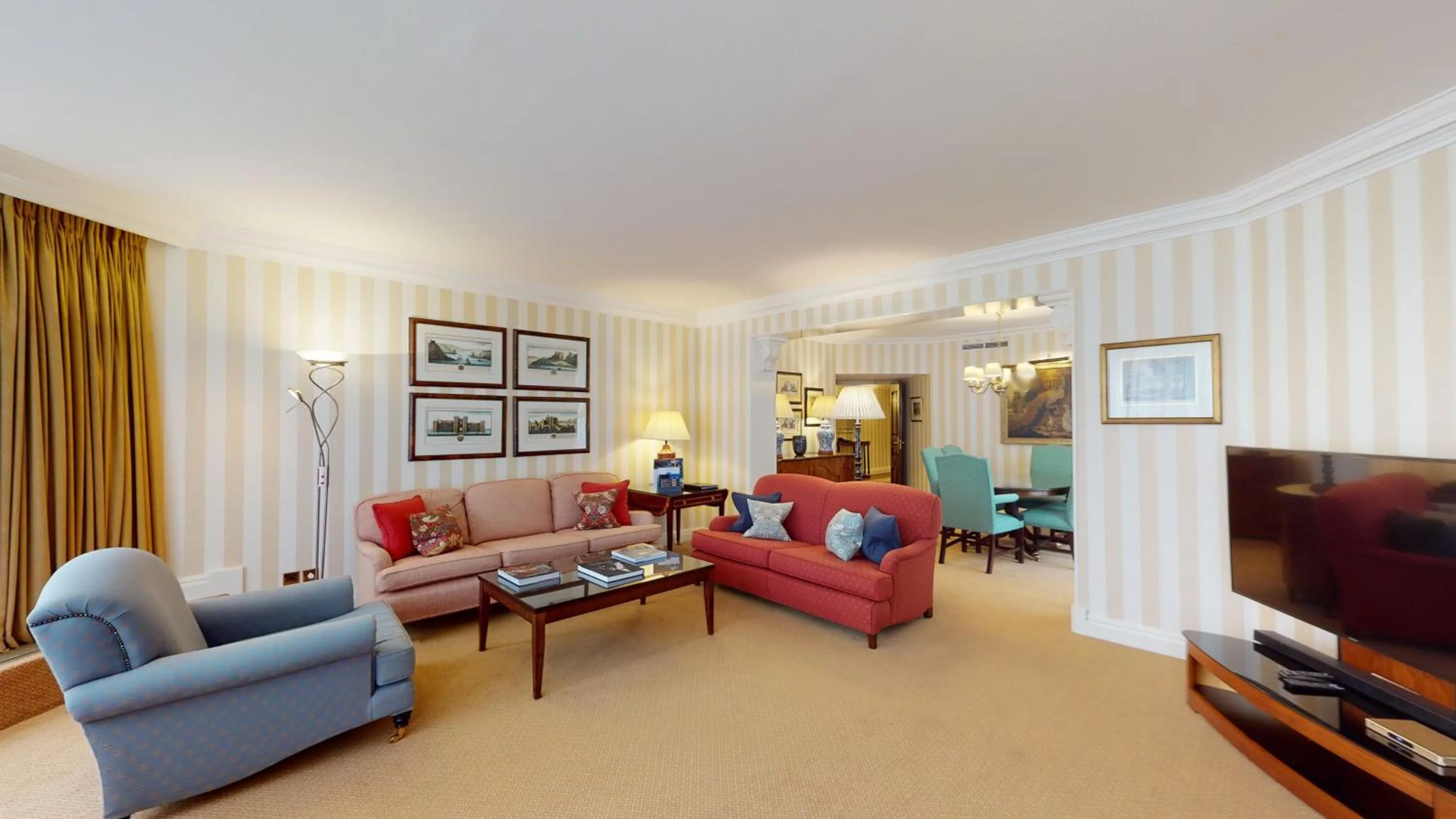 TV and multimedia in Cheval Thorney Court at Hyde Park