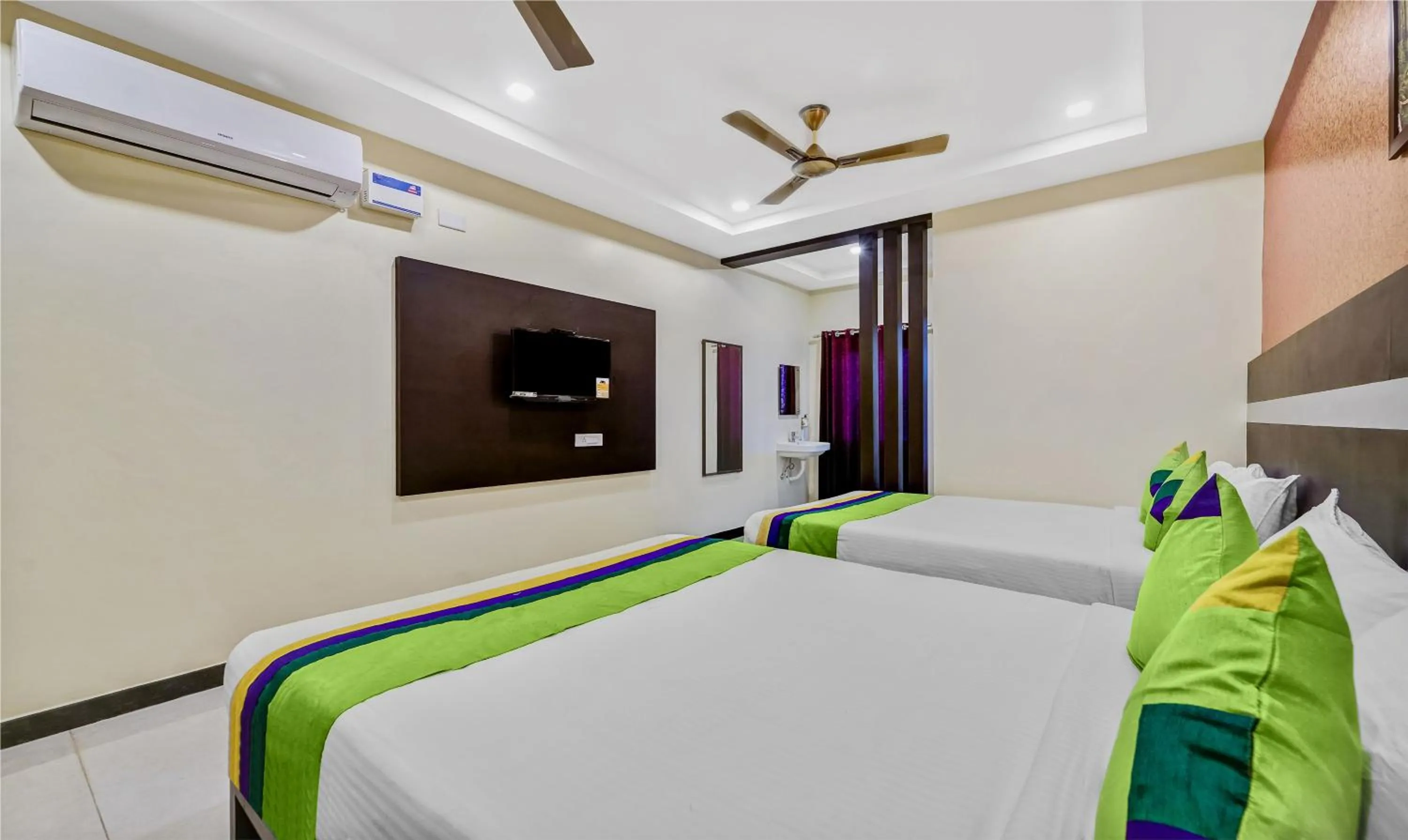 Bedroom, Bed in Treebo Sripadha Residency Alipiri Road