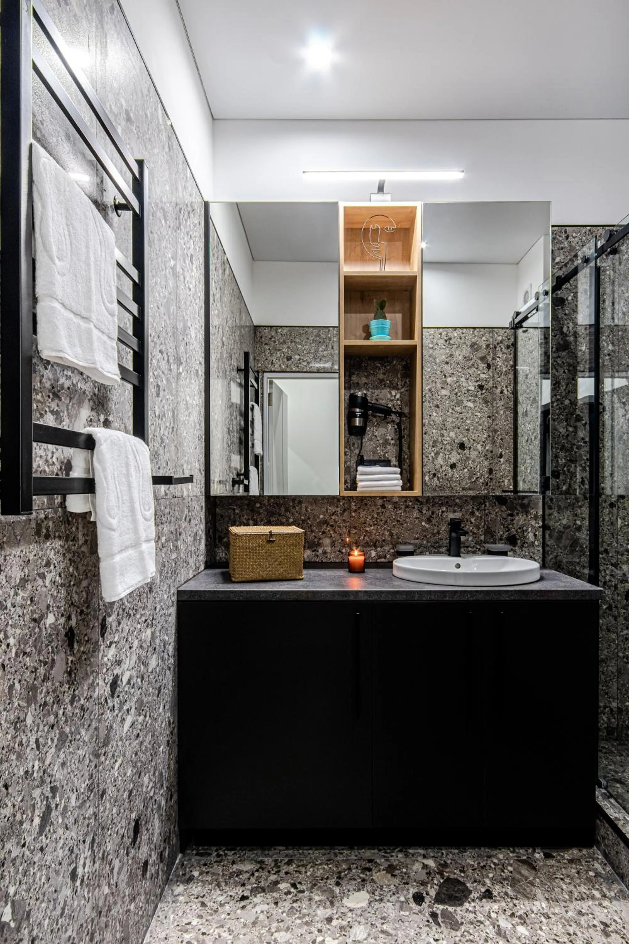Bathroom in WOL 121 by Ribas