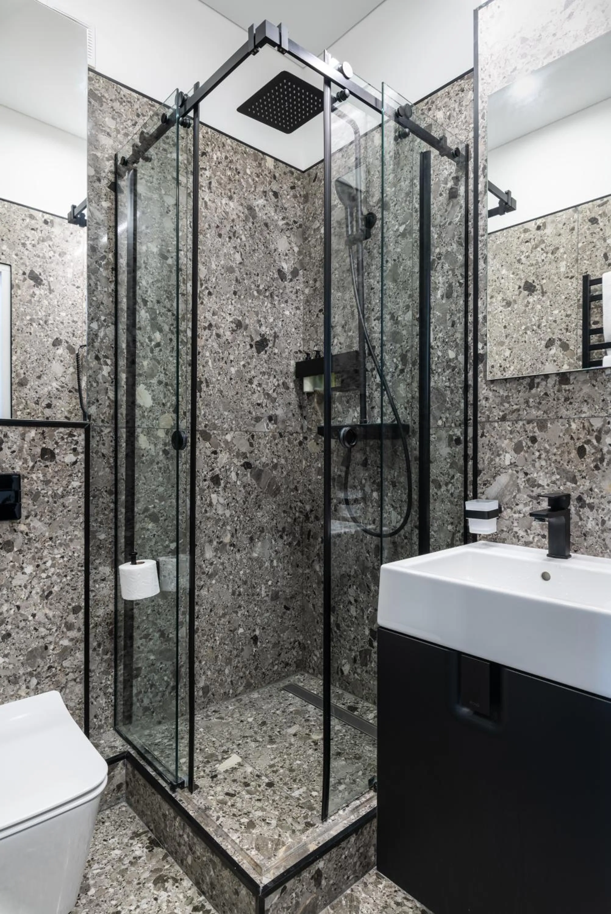 Shower in WOL 121 by Ribas