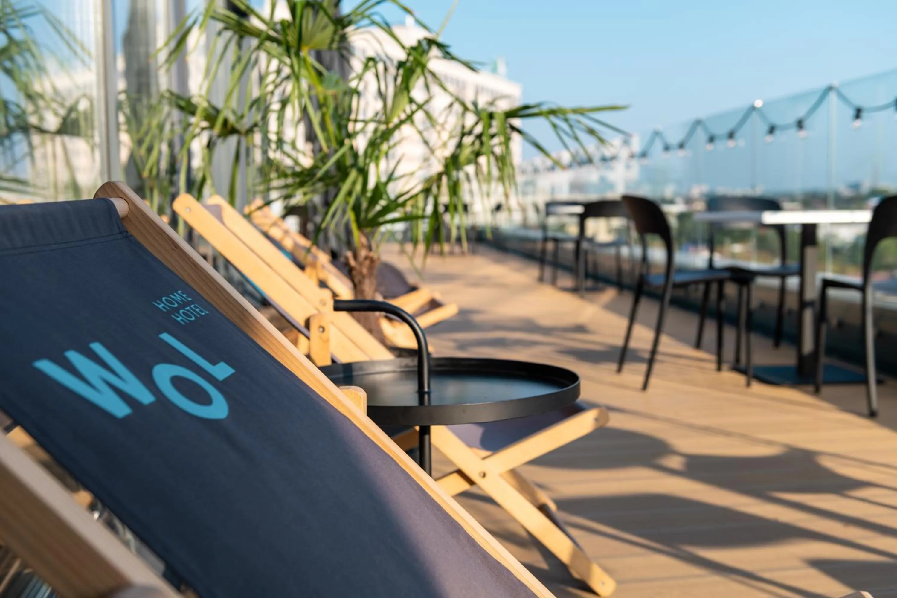 Balcony/Terrace in WOL 121 by Ribas