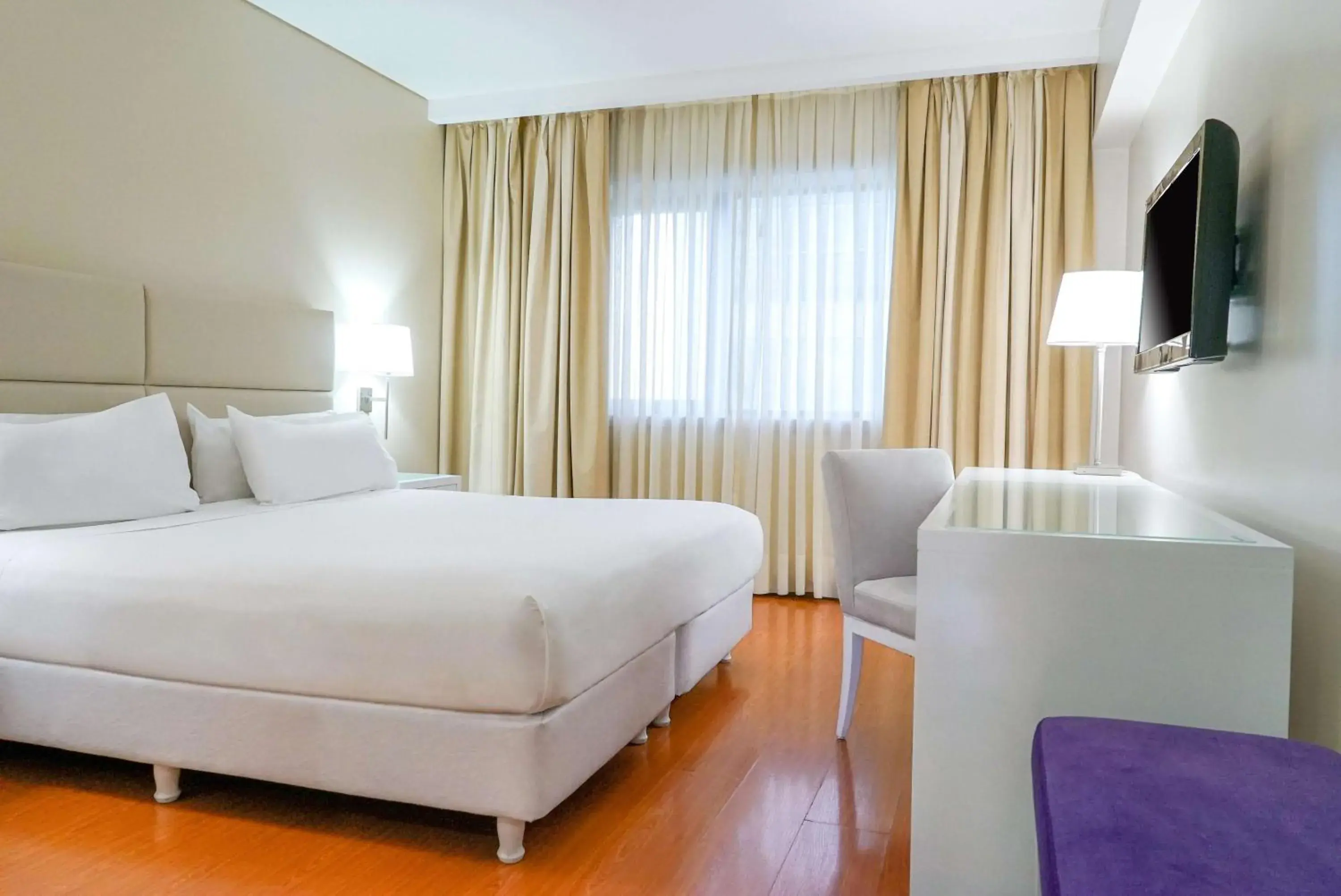 Bedroom, Bed in NH Mendoza Cordillera Bedroom, Bed in NH Mendoza Cordillera