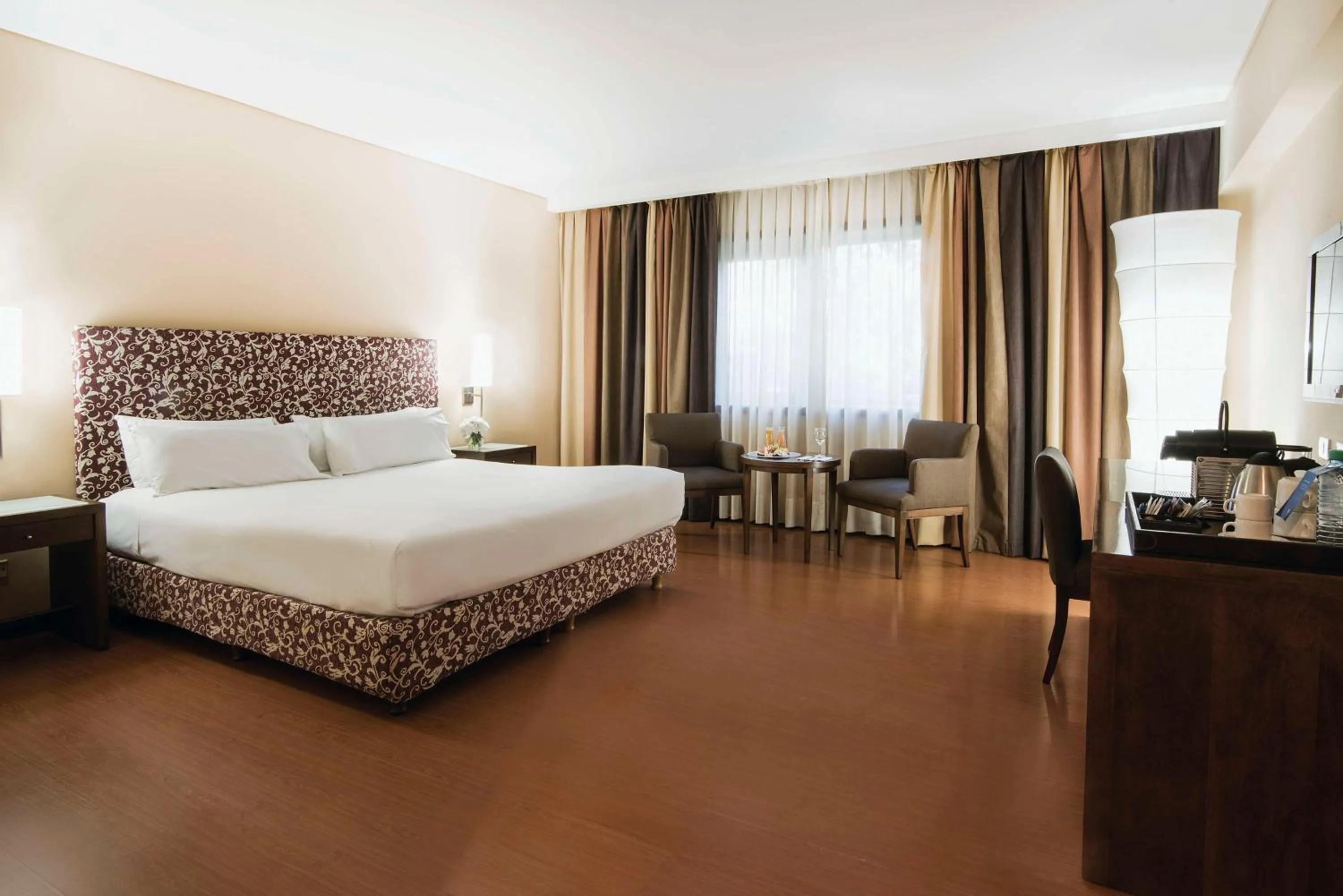 View (from property/room), Bed in NH Mendoza Cordillera