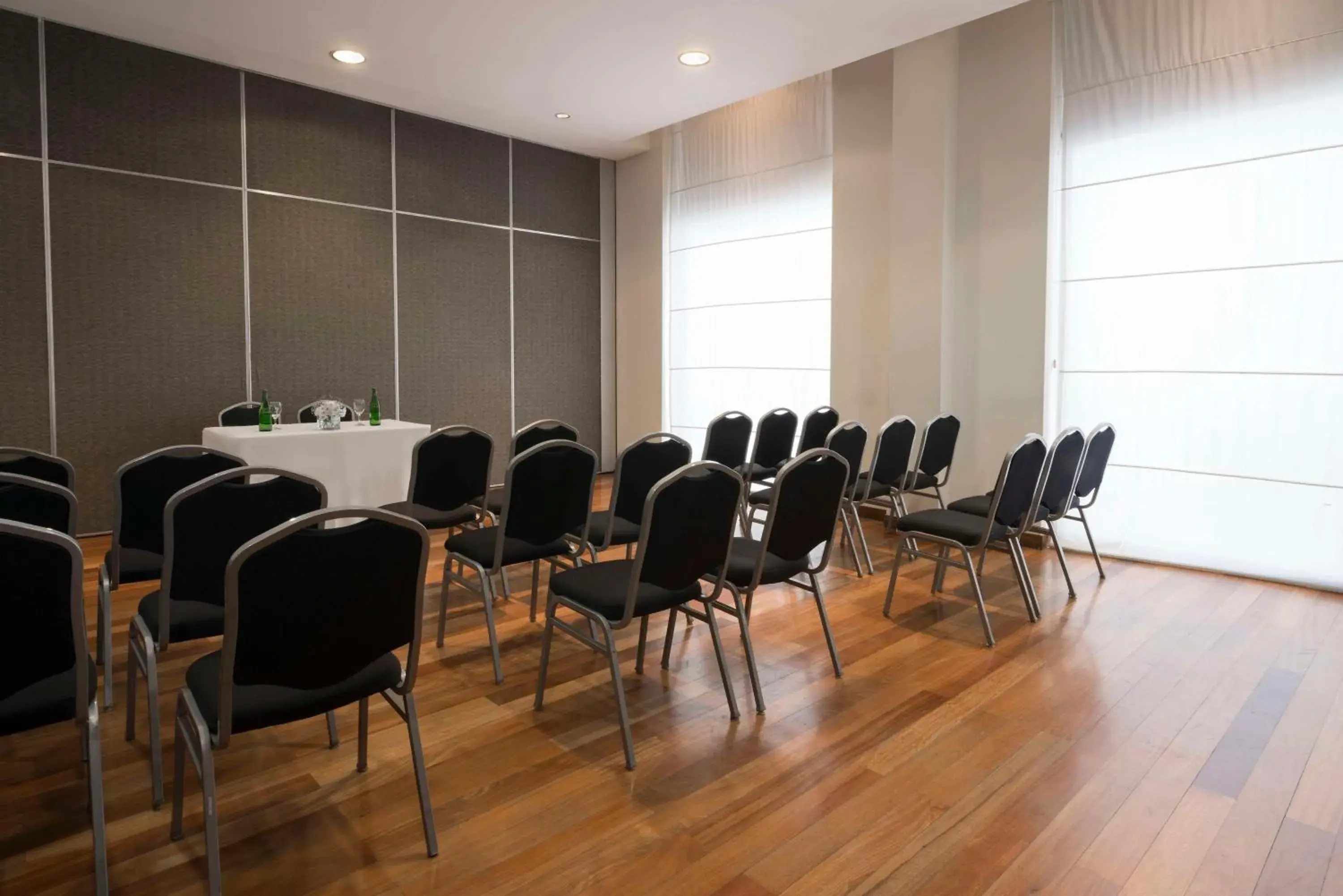 Meeting/conference room in NH Mendoza Cordillera Meeting/conference room in NH Mendoza Cordillera