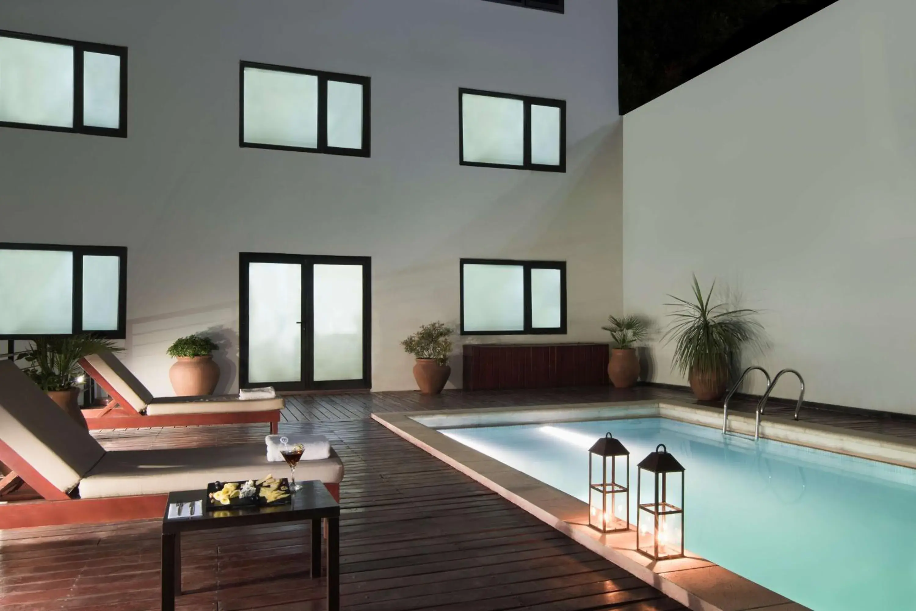 Pool view in NH Mendoza Cordillera Pool view in NH Mendoza Cordillera