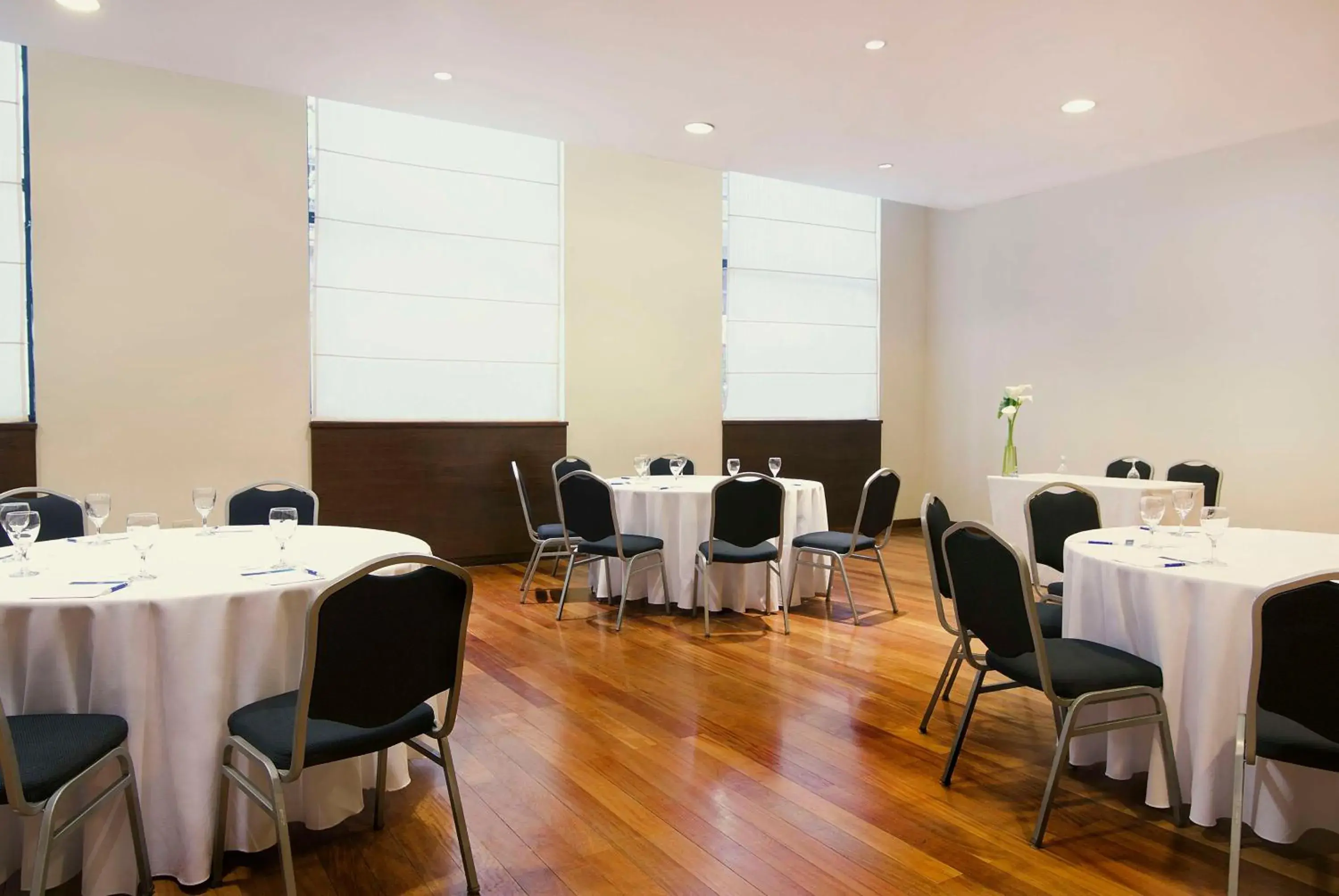 Meeting/conference room in NH Mendoza Cordillera Meeting/conference room in NH Mendoza Cordillera