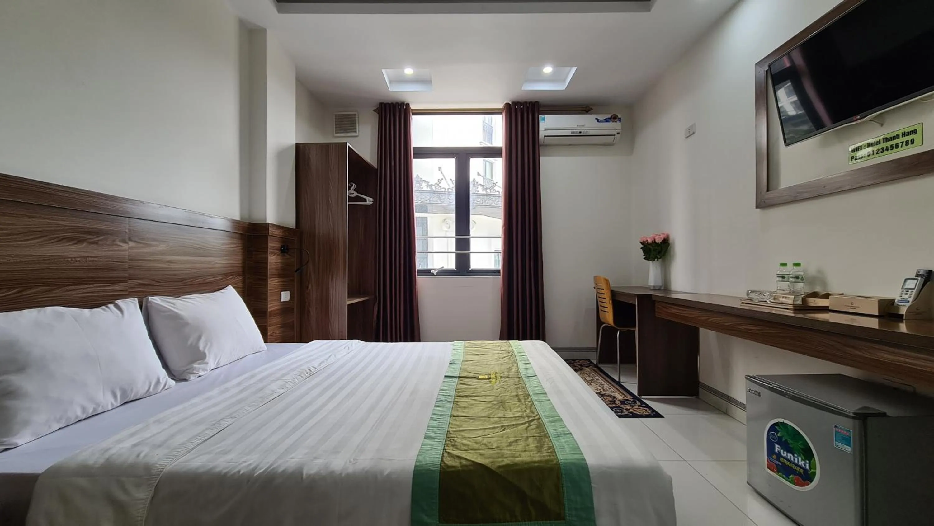 Bedroom, Bed in Thanh Hang Hotel near Emerald My Dinh