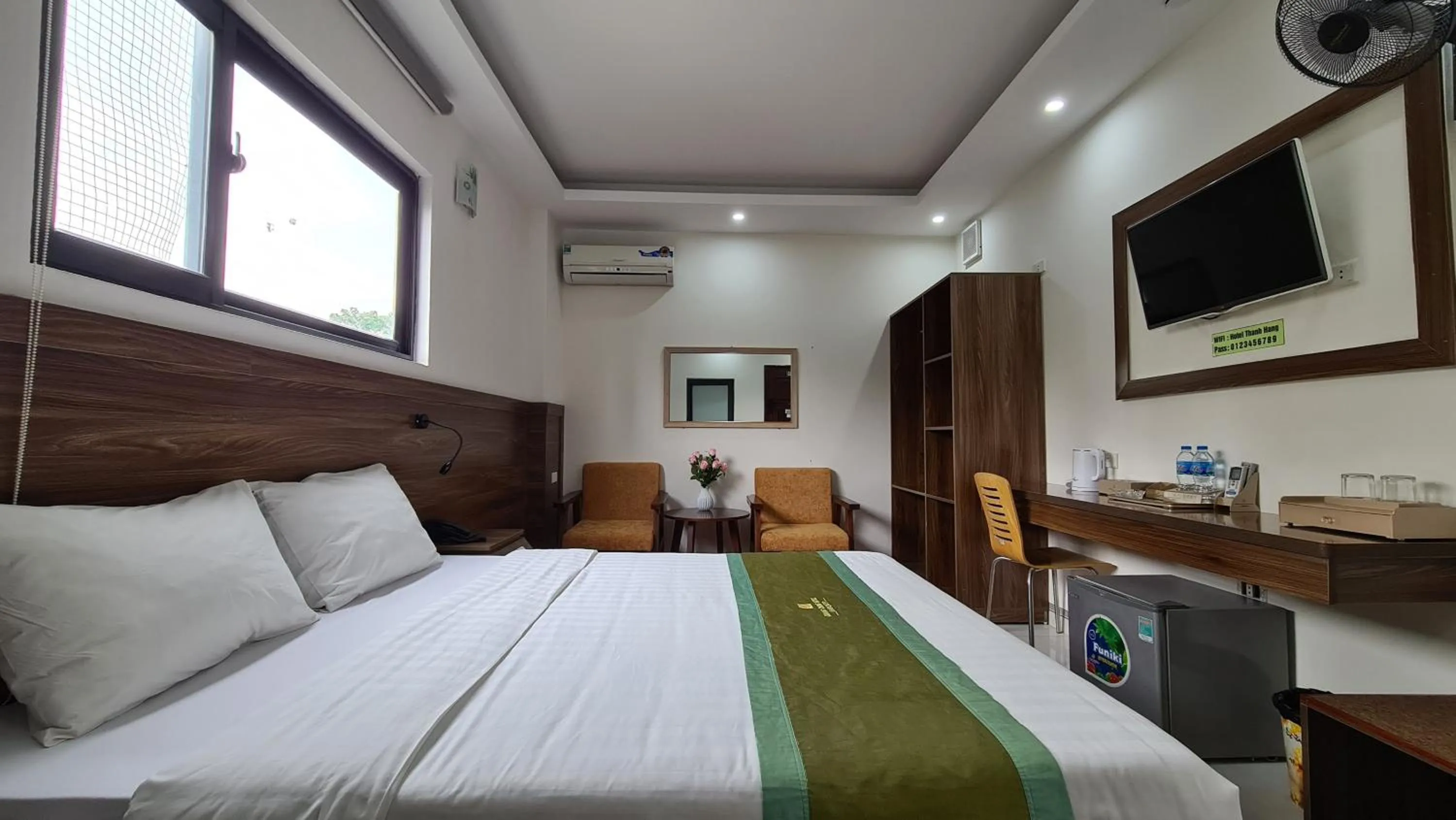 Bedroom, Bed in Thanh Hang Hotel near Emerald My Dinh