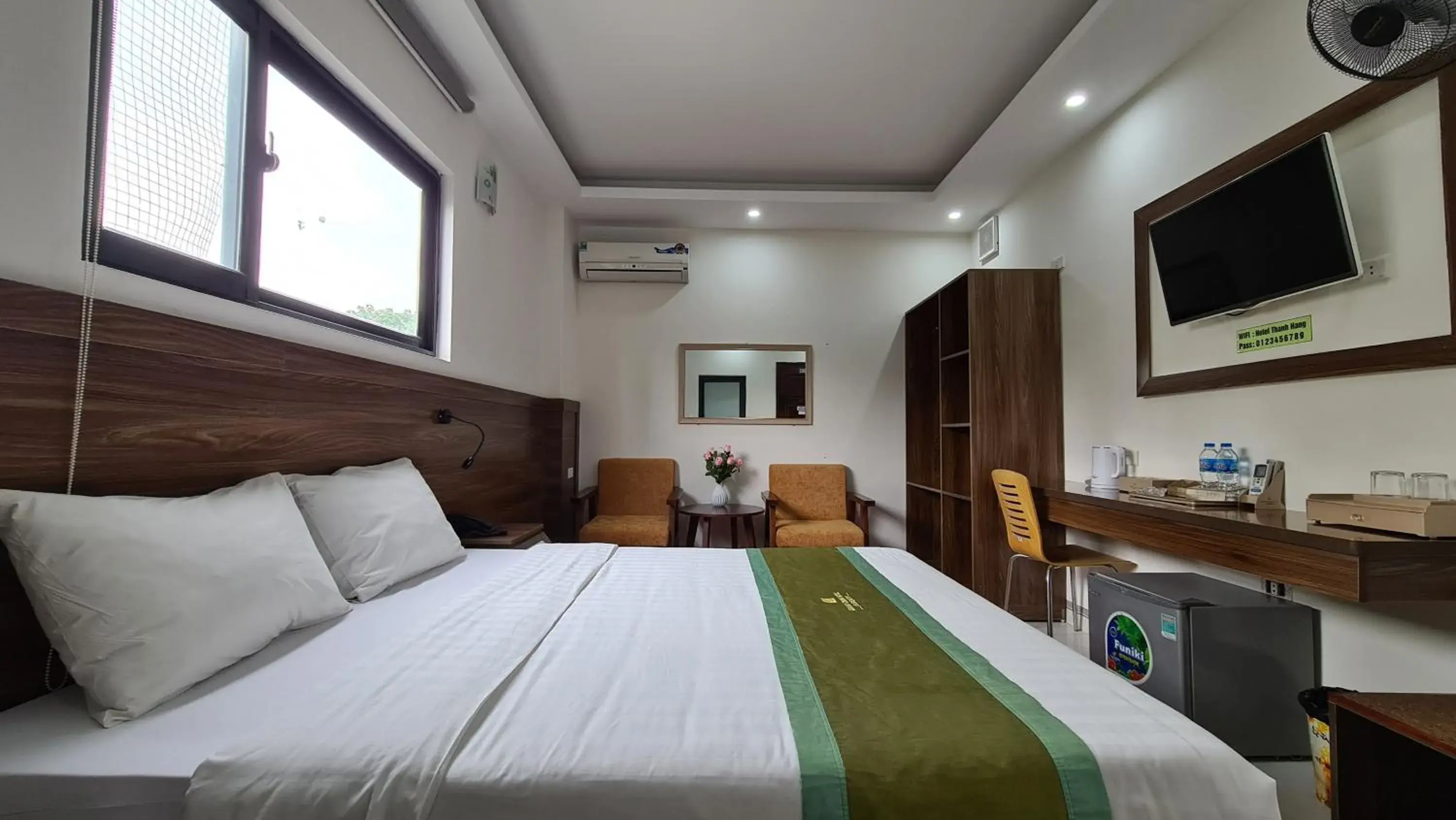 Bedroom, Bed in Thanh Hang Hotel near Emerald My Dinh Bedroom, Bed in Thanh Hang Hotel near Emerald My Dinh