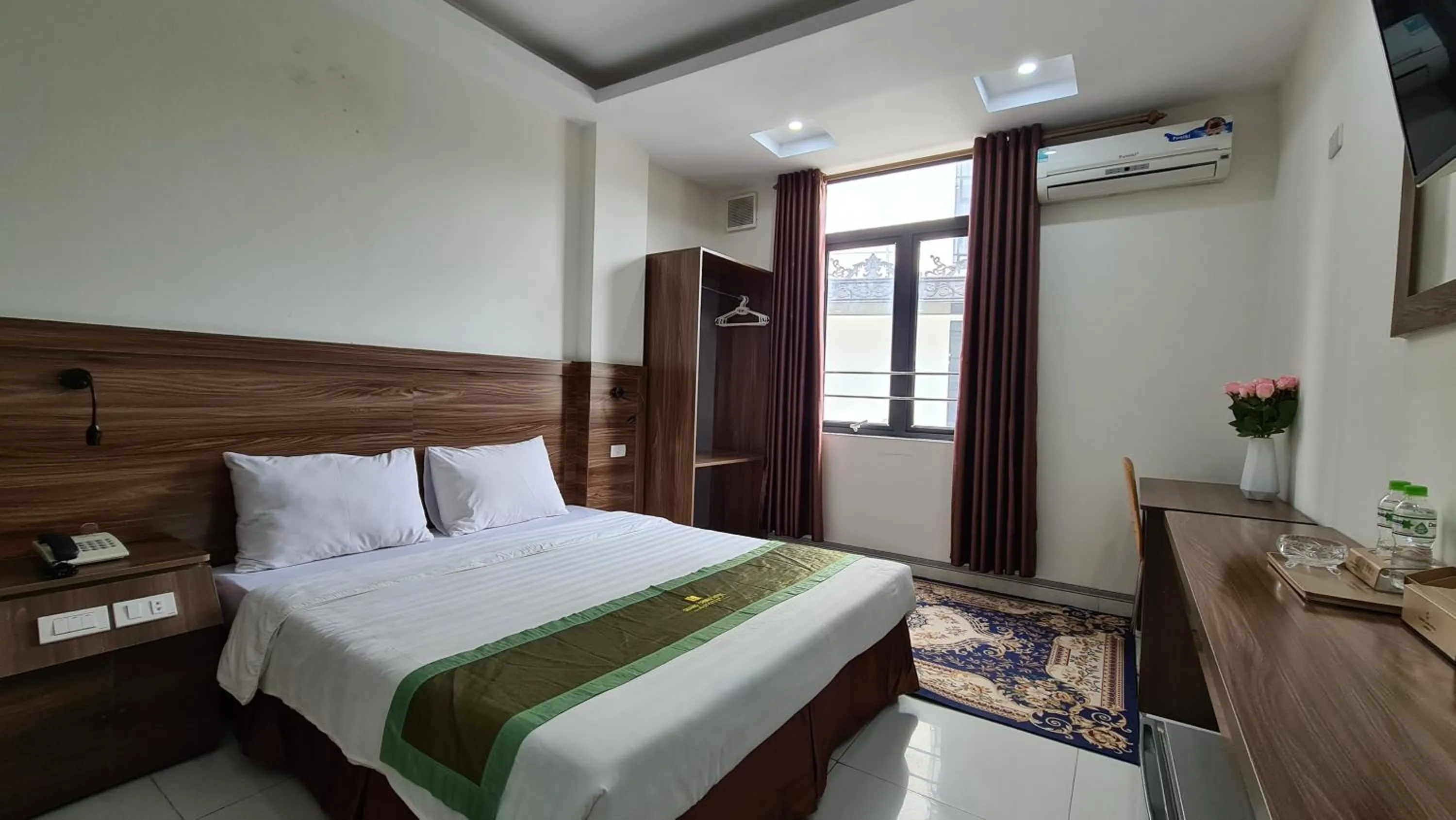 Bedroom, Bed in Thanh Hang Hotel near Emerald My Dinh