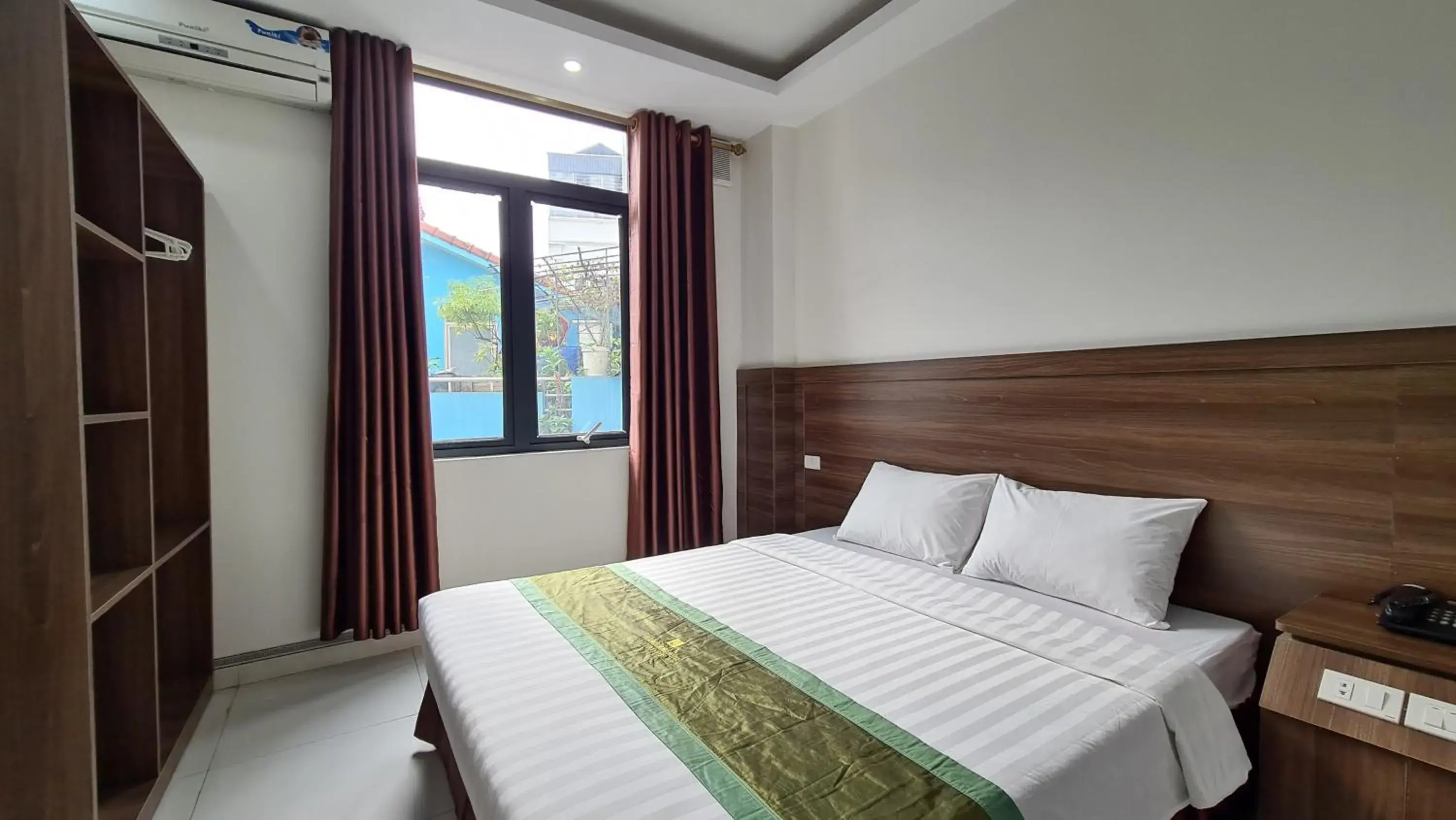 Bedroom, Bed in Thanh Hang Hotel near Emerald My Dinh Bedroom, Bed in Thanh Hang Hotel near Emerald My Dinh