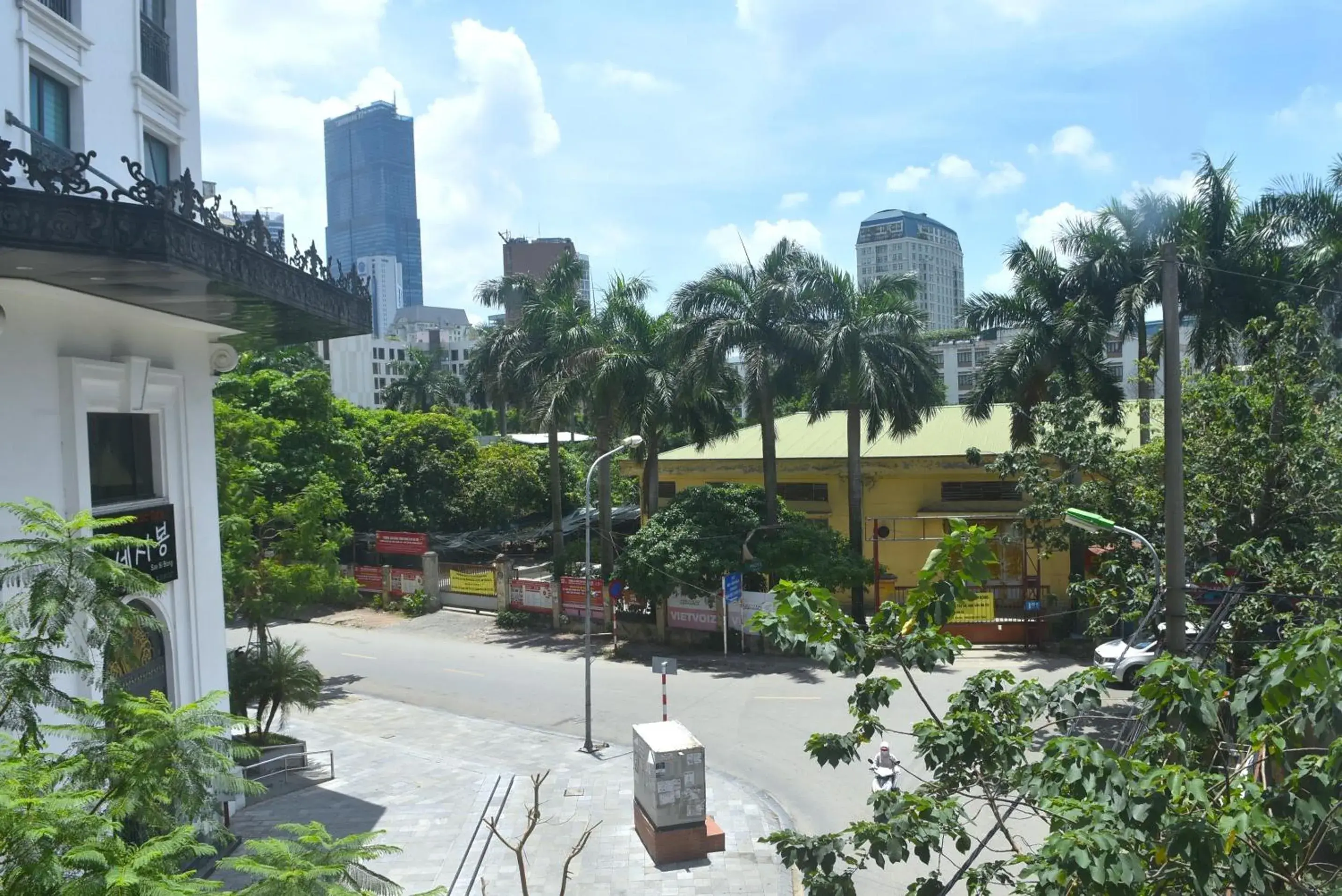 Property building in Thanh Hang Hotel near Emerald My Dinh Property building in Thanh Hang Hotel near Emerald My Dinh