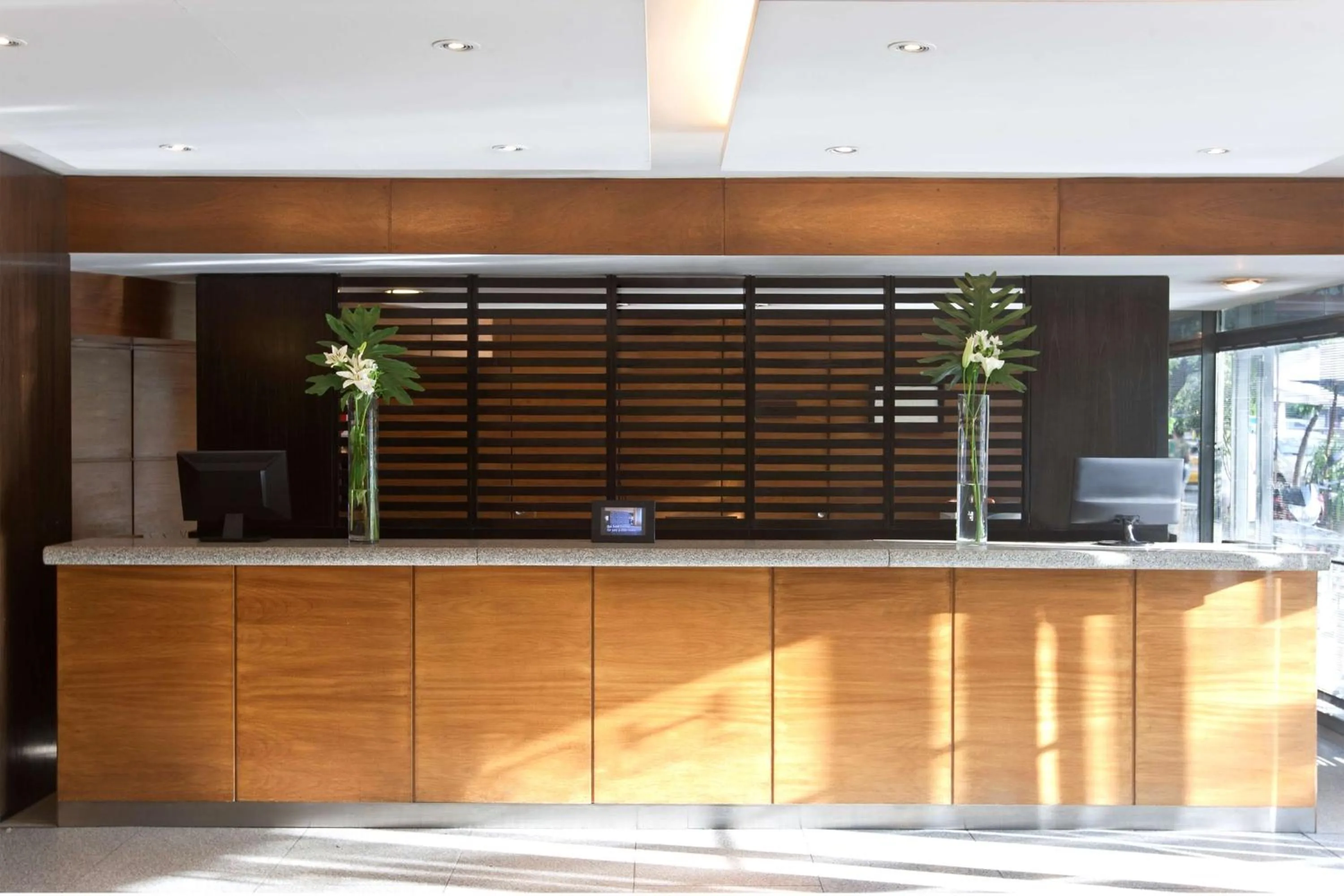 Lobby or reception in NH Córdoba Panorama