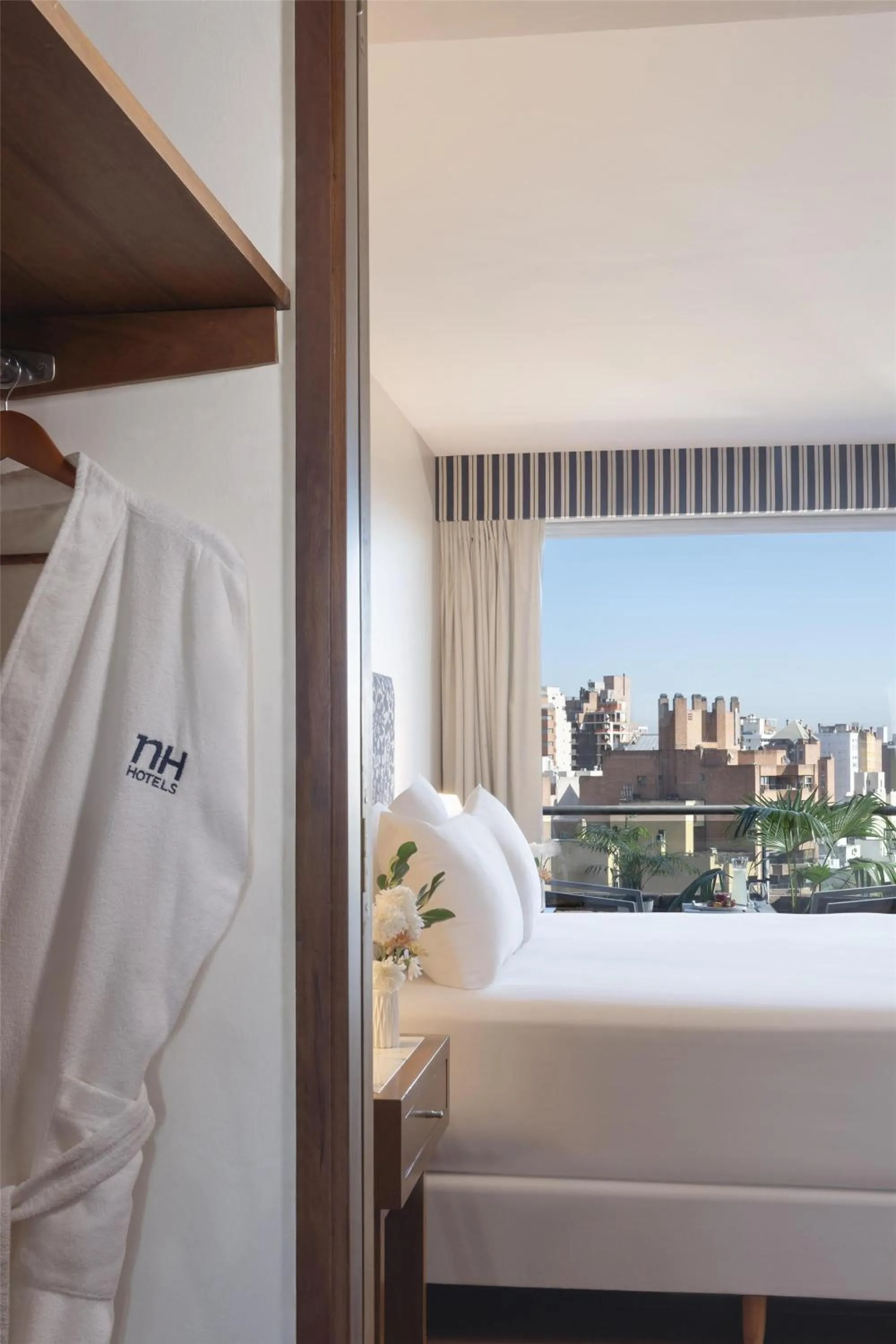 Bedroom, Bed in NH Córdoba Panorama