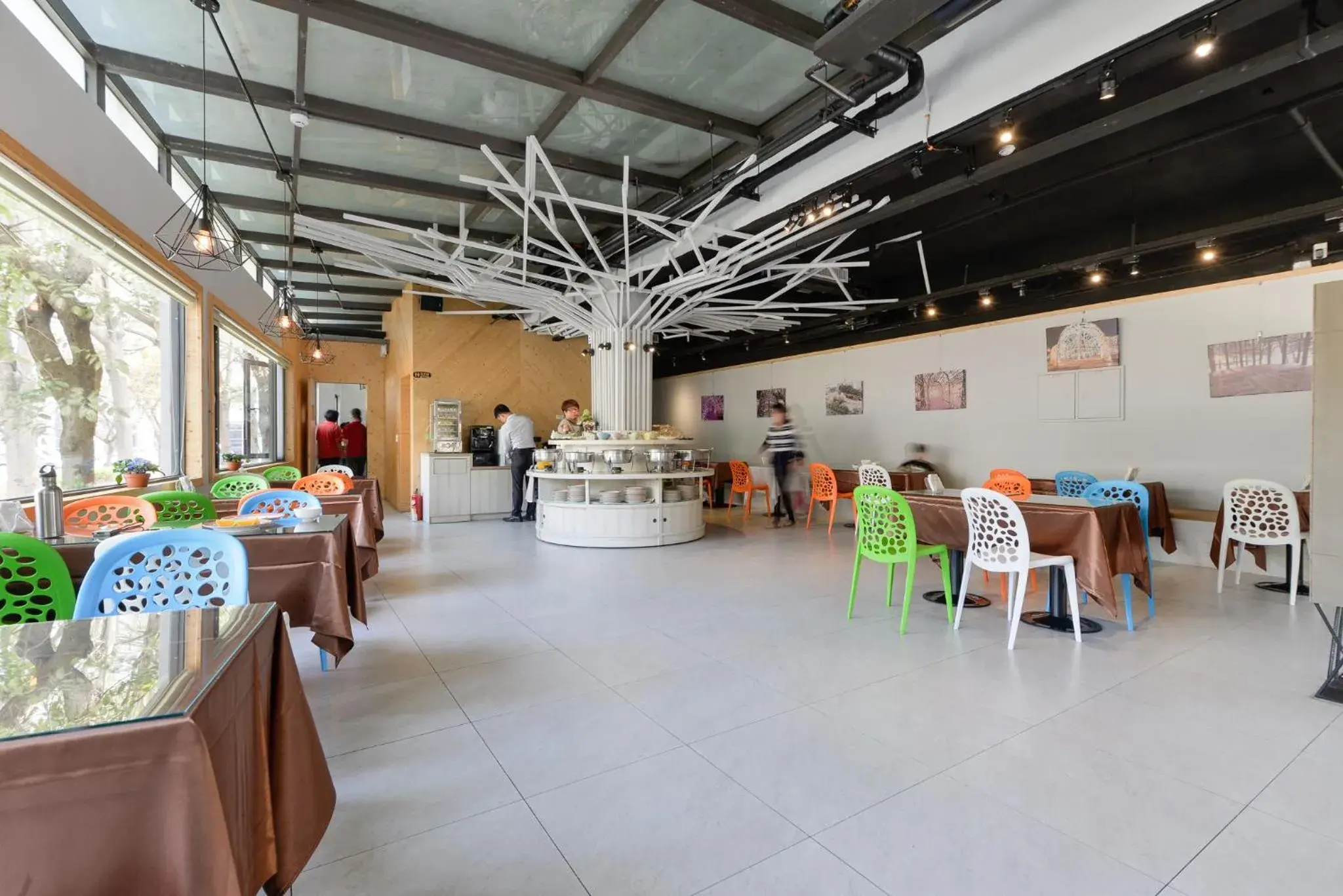 Restaurant/places to eat in R7 Hotel Restaurant/places to eat in R7 Hotel