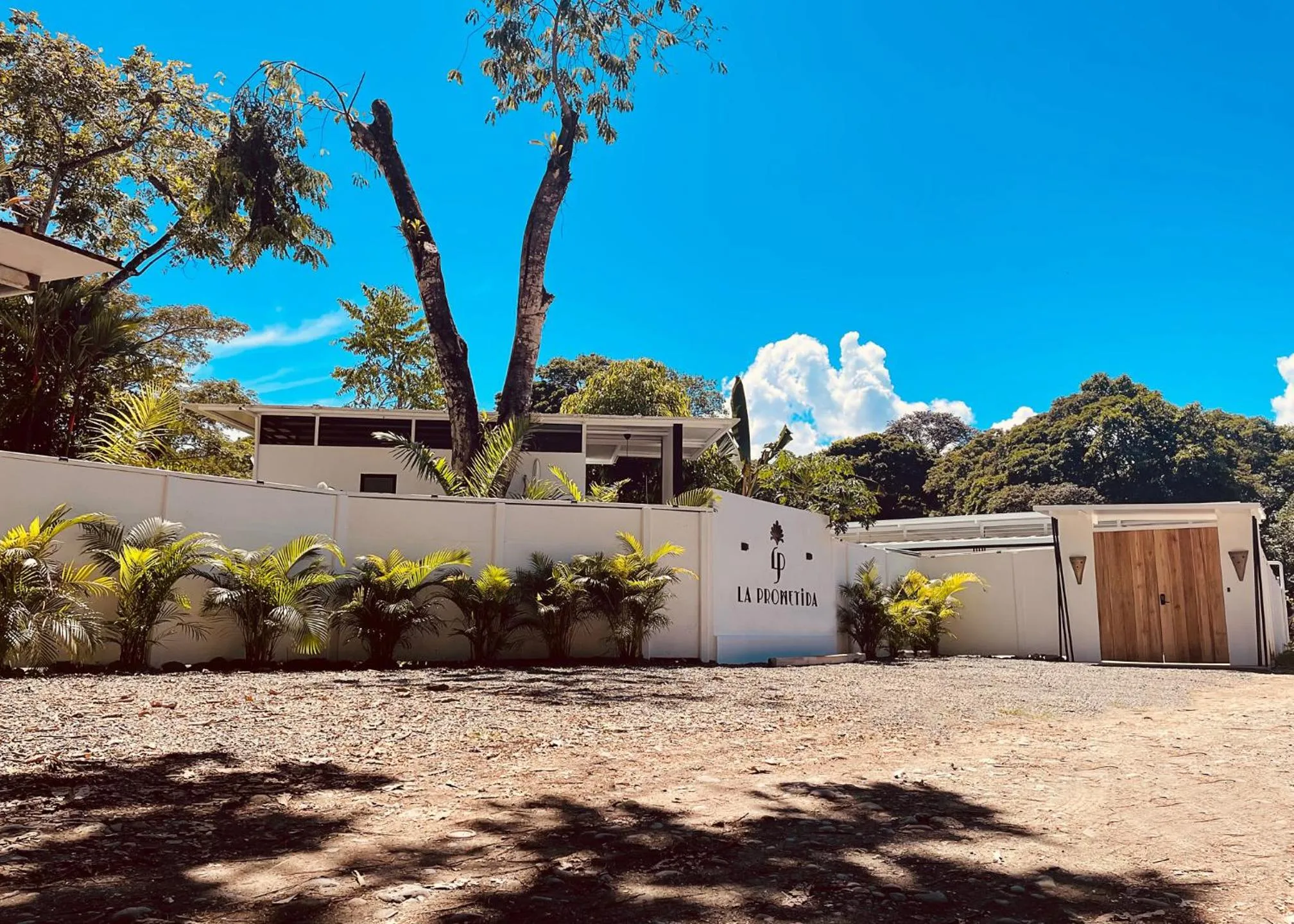Facade/entrance in La Prometida