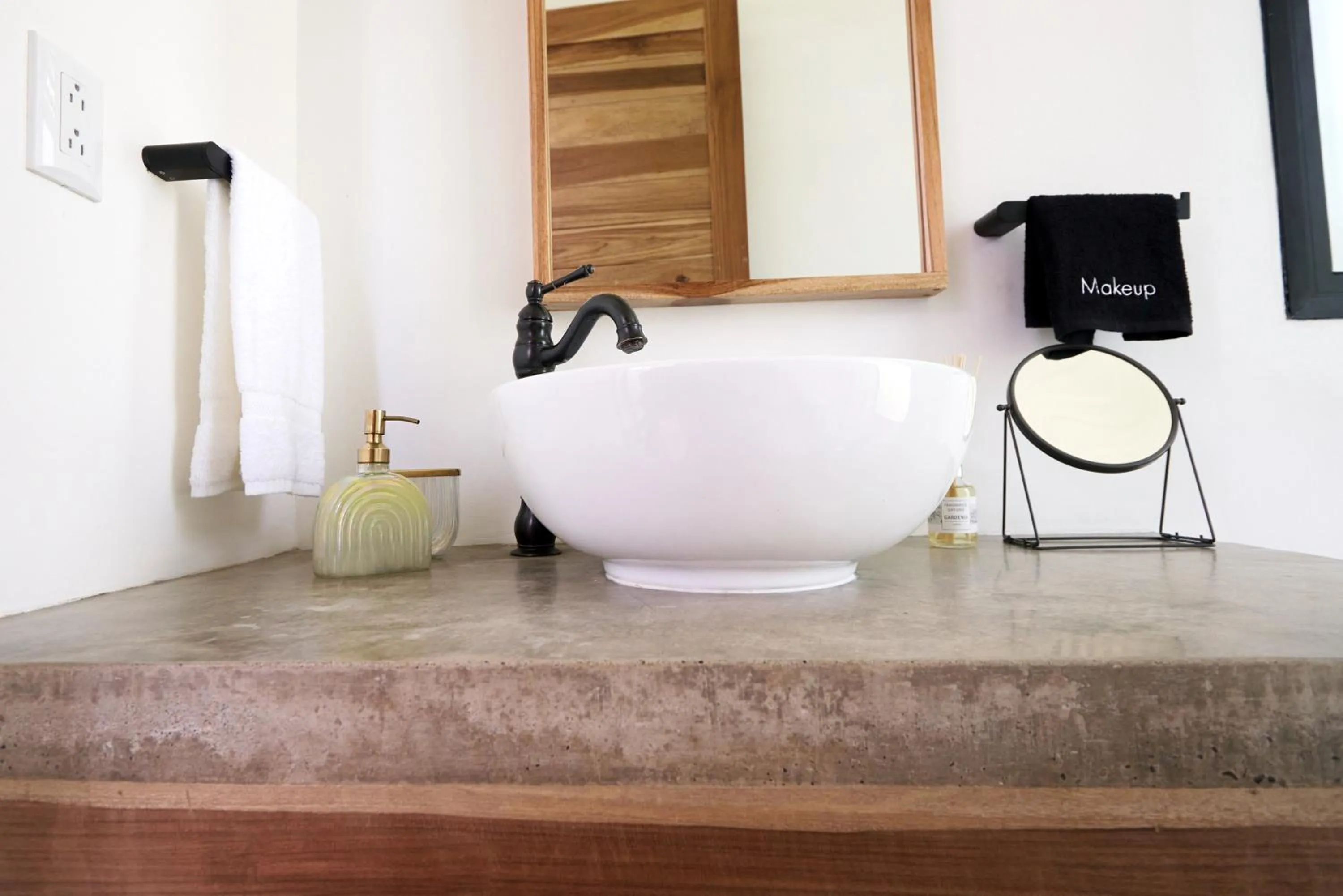 Bathroom in La Prometida