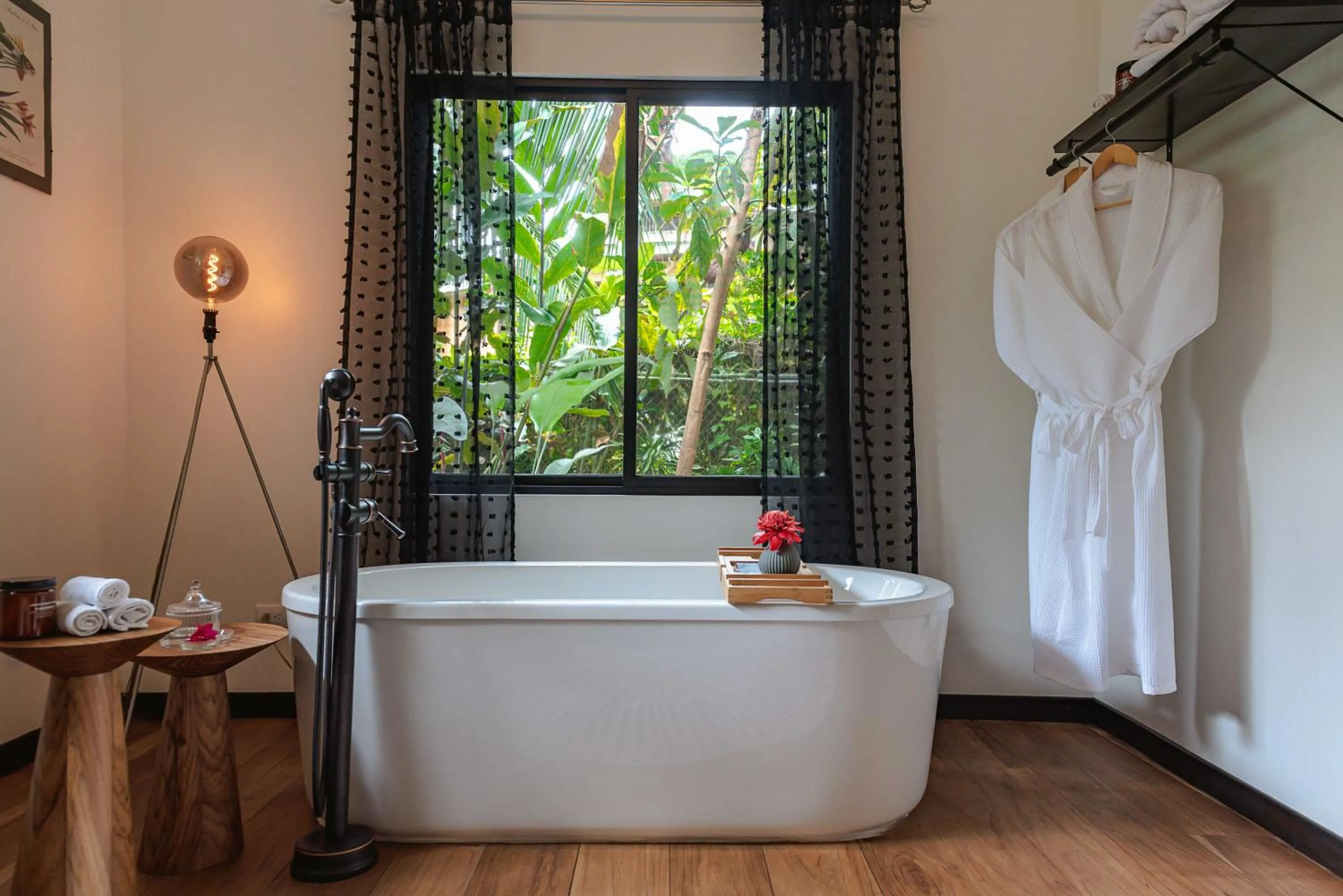 Bath in La Prometida