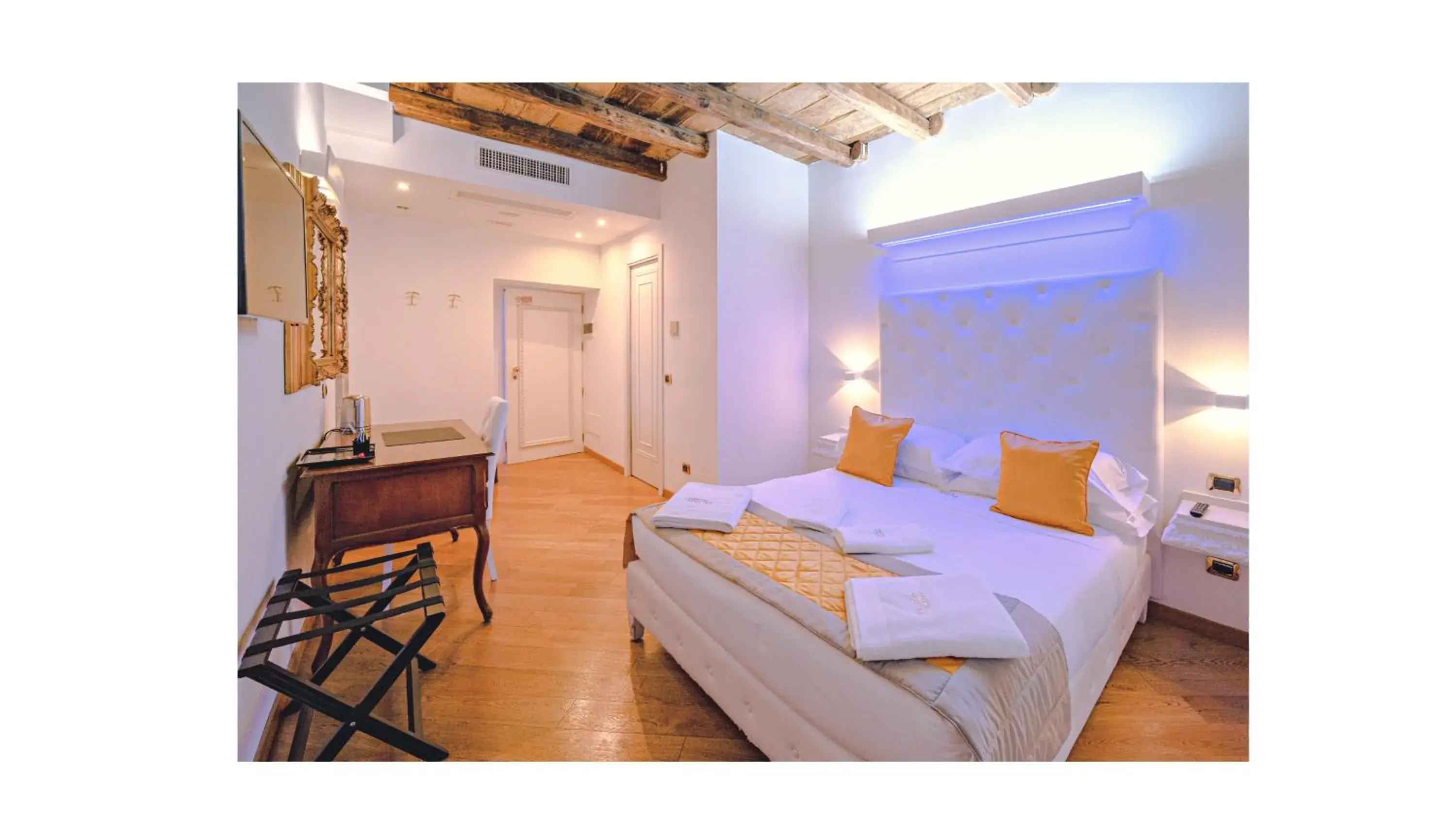 Bed in Maison Spagna Suites Bed in Maison Spagna Suites