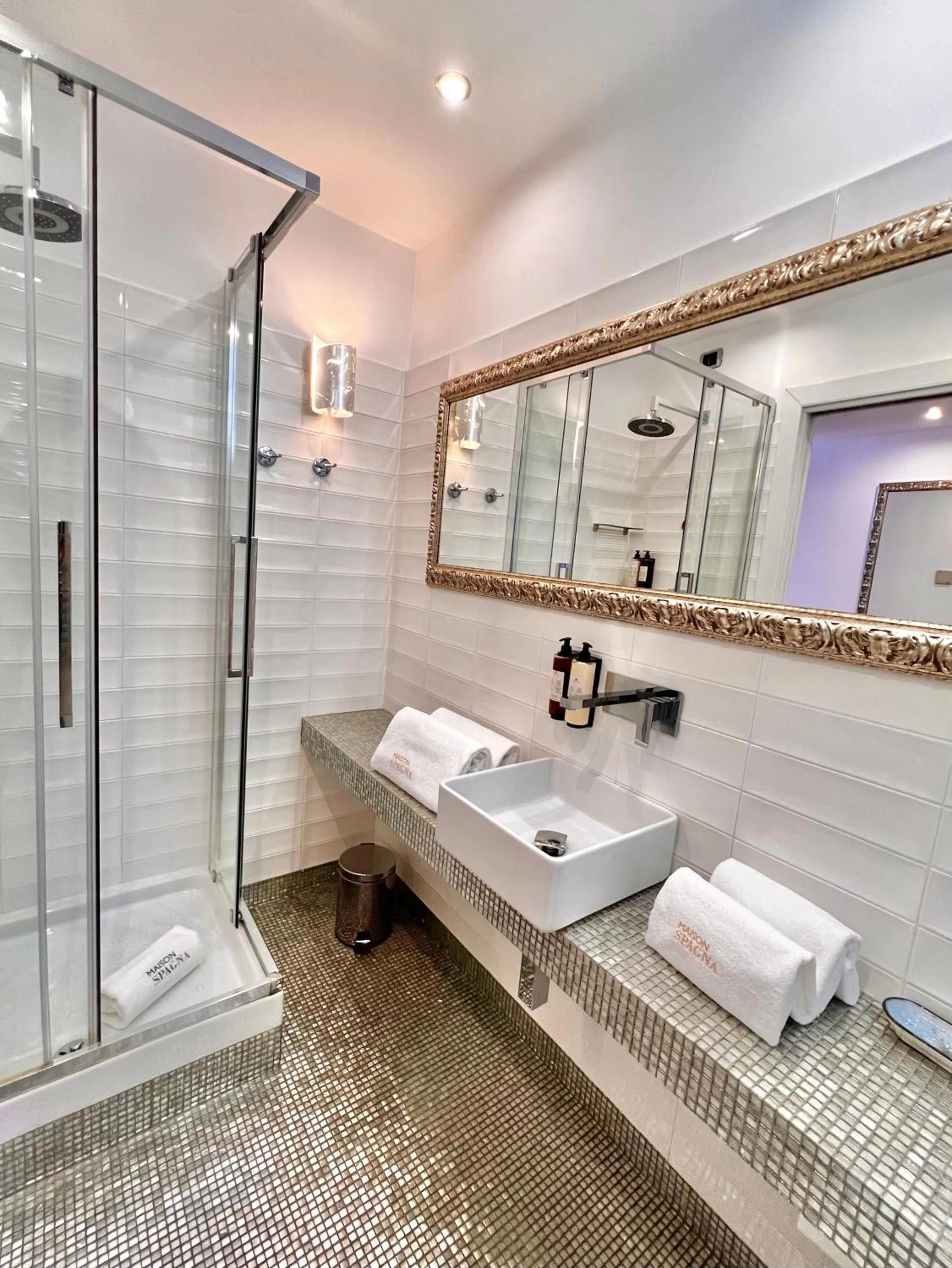 Bathroom in Maison Spagna Suites