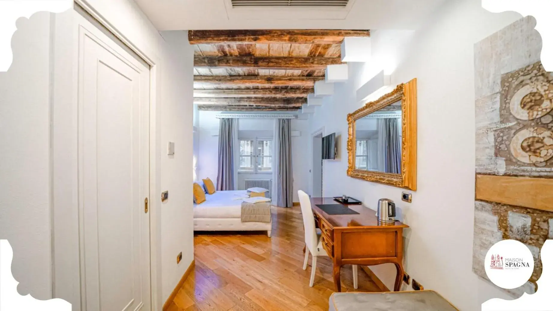 Bed in Maison Spagna Suites Bed in Maison Spagna Suites