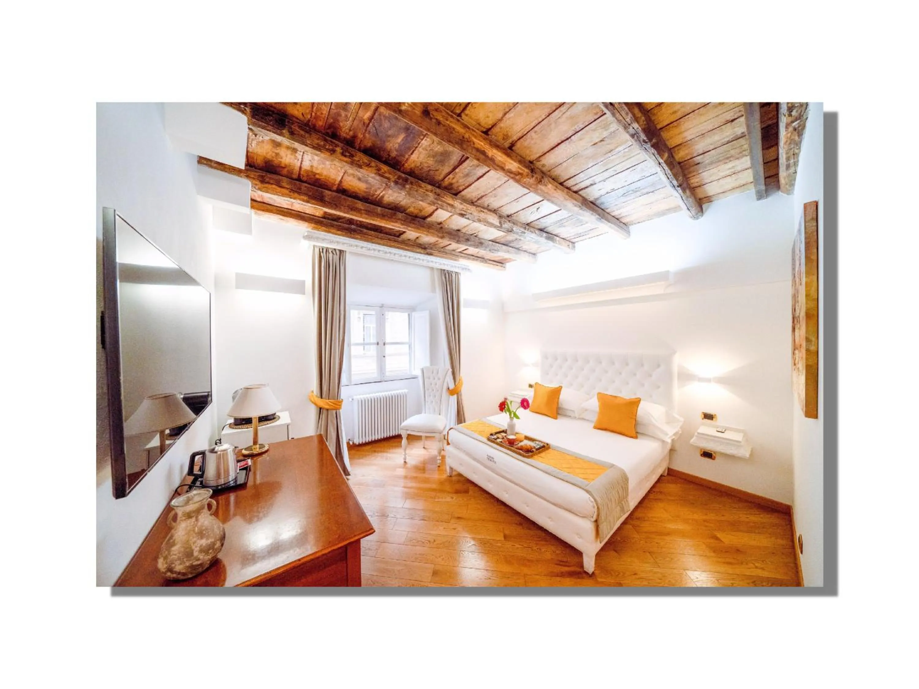 TV and multimedia, Bed in Maison Spagna Suites