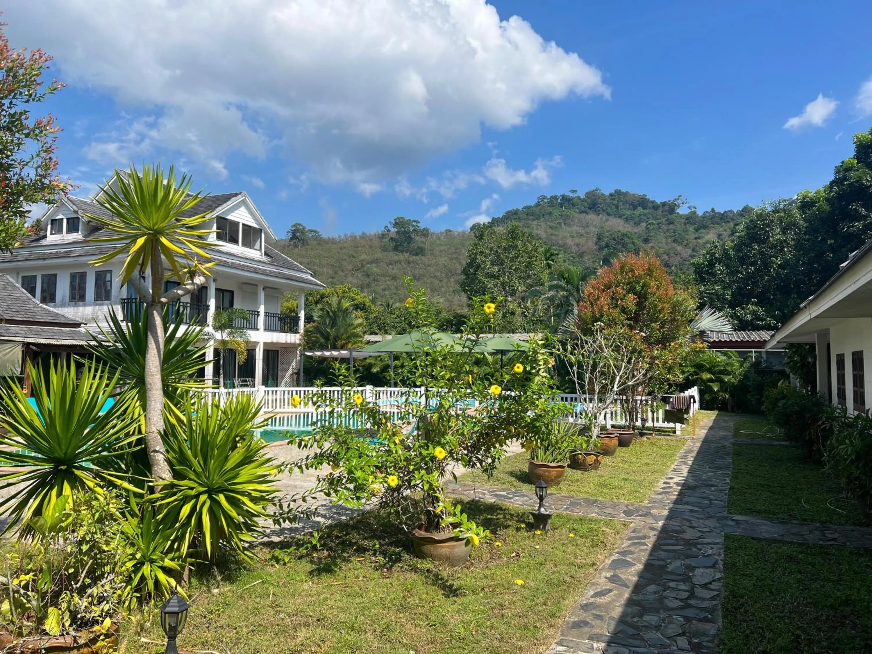 Garden in Villa Colina Khao Lak Rooms and Bungalows - Adults Only