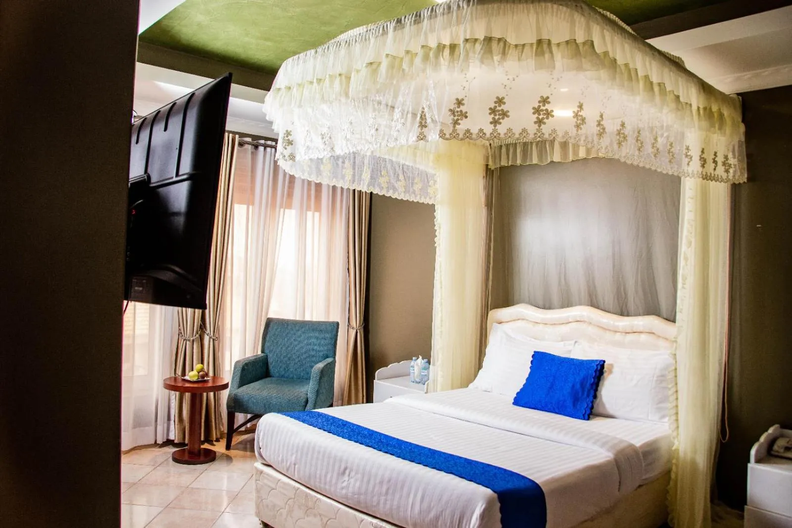 Bedroom, Bed in Lishi Resort Hotel