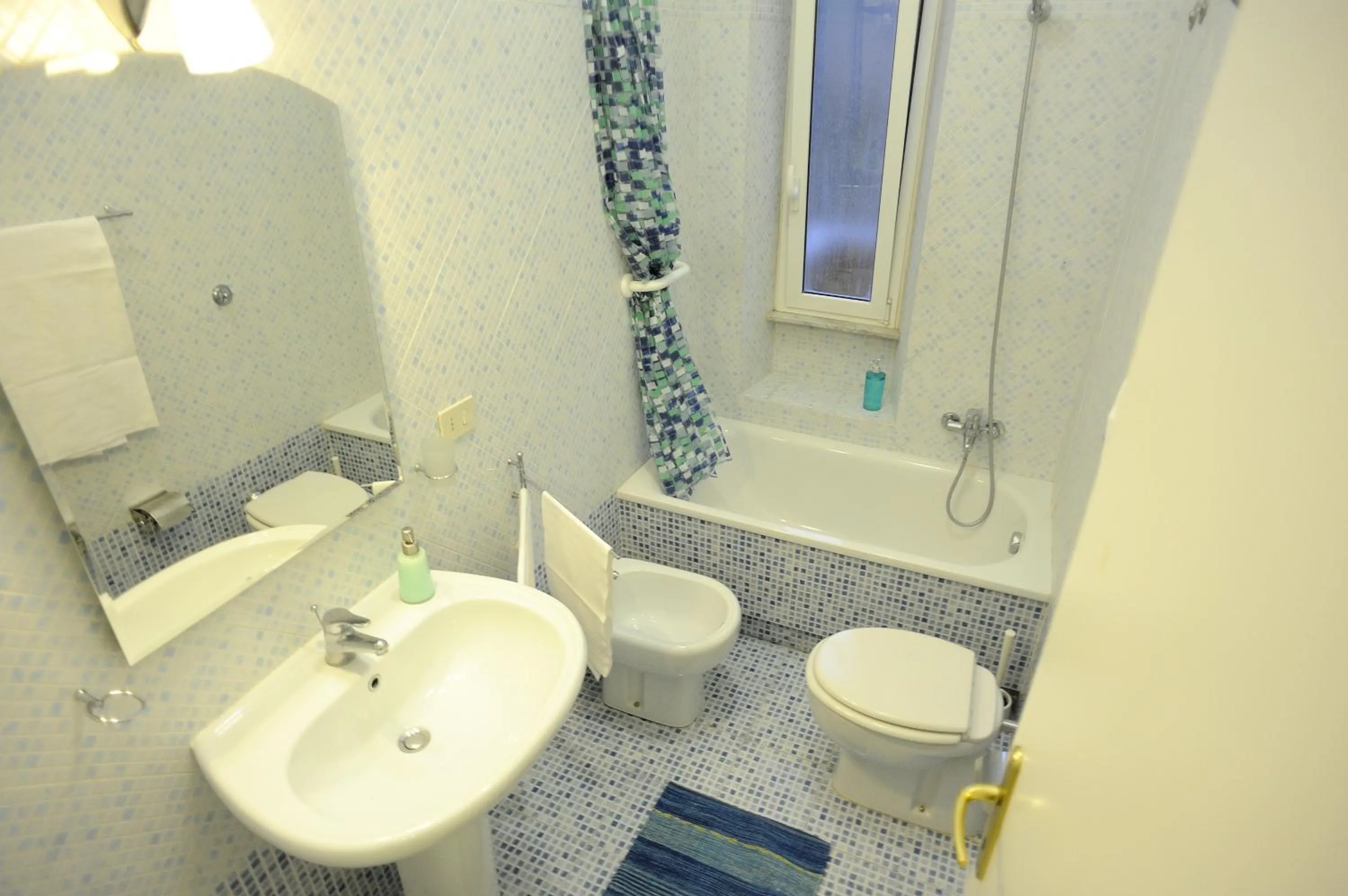 Shower in La Casa Romana