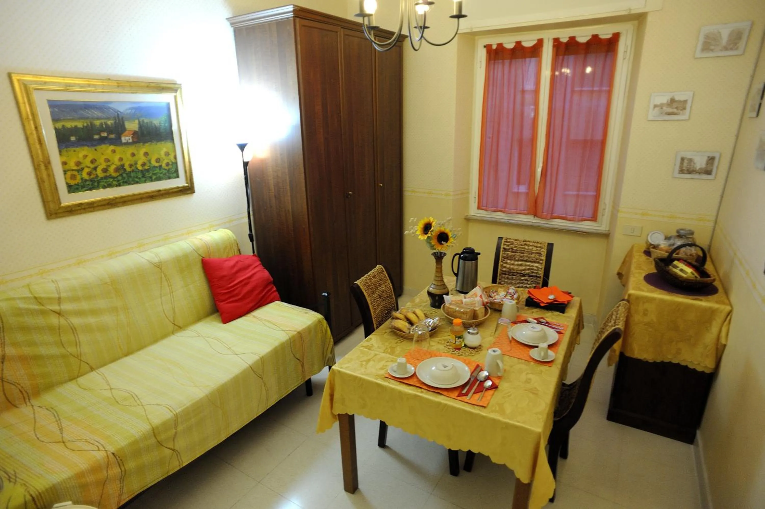 Restaurant/places to eat in La Casa Romana