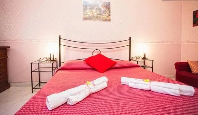 Decorative detail, Bed in La Casa Romana