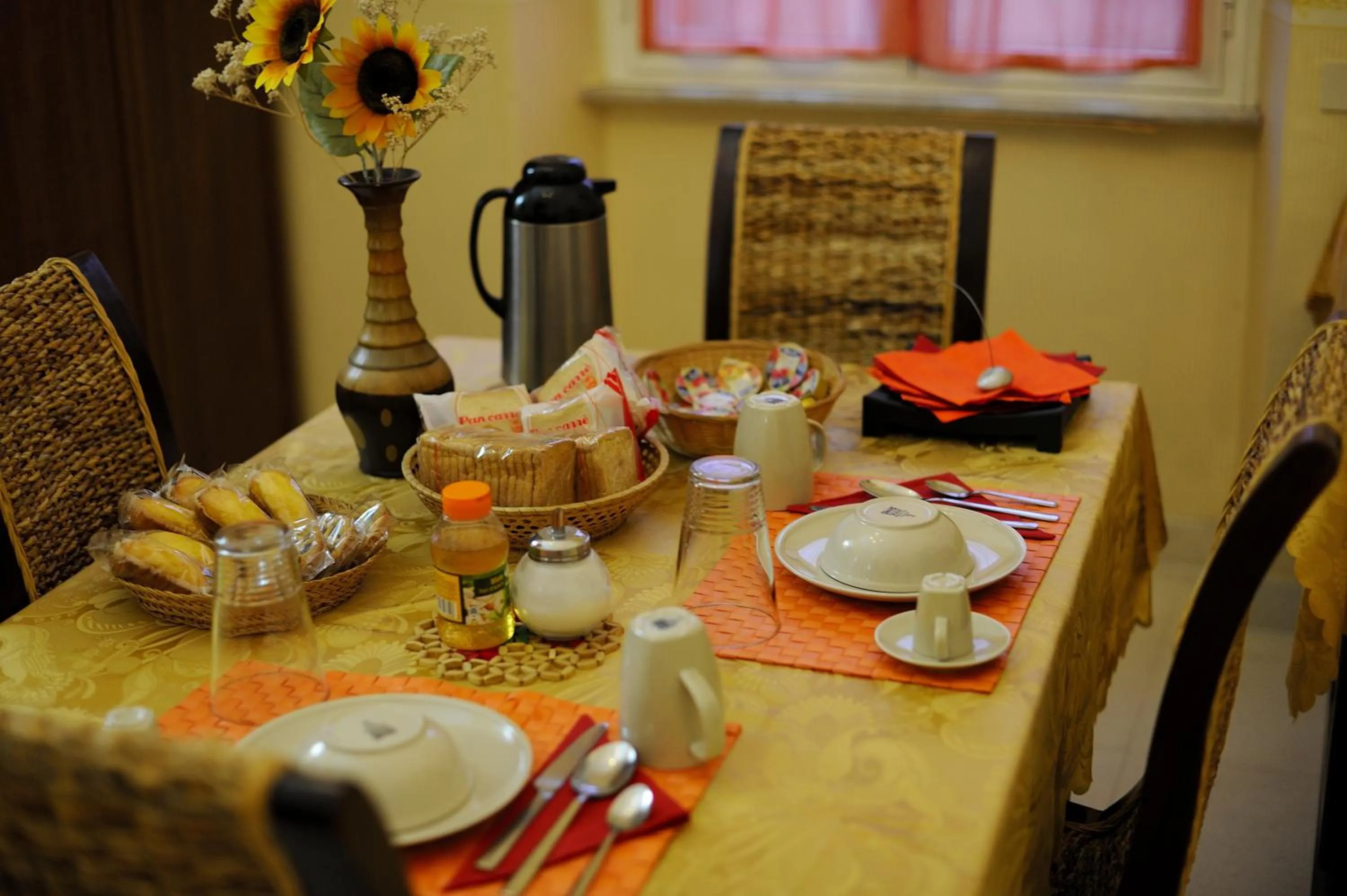 Restaurant/places to eat in La Casa Romana