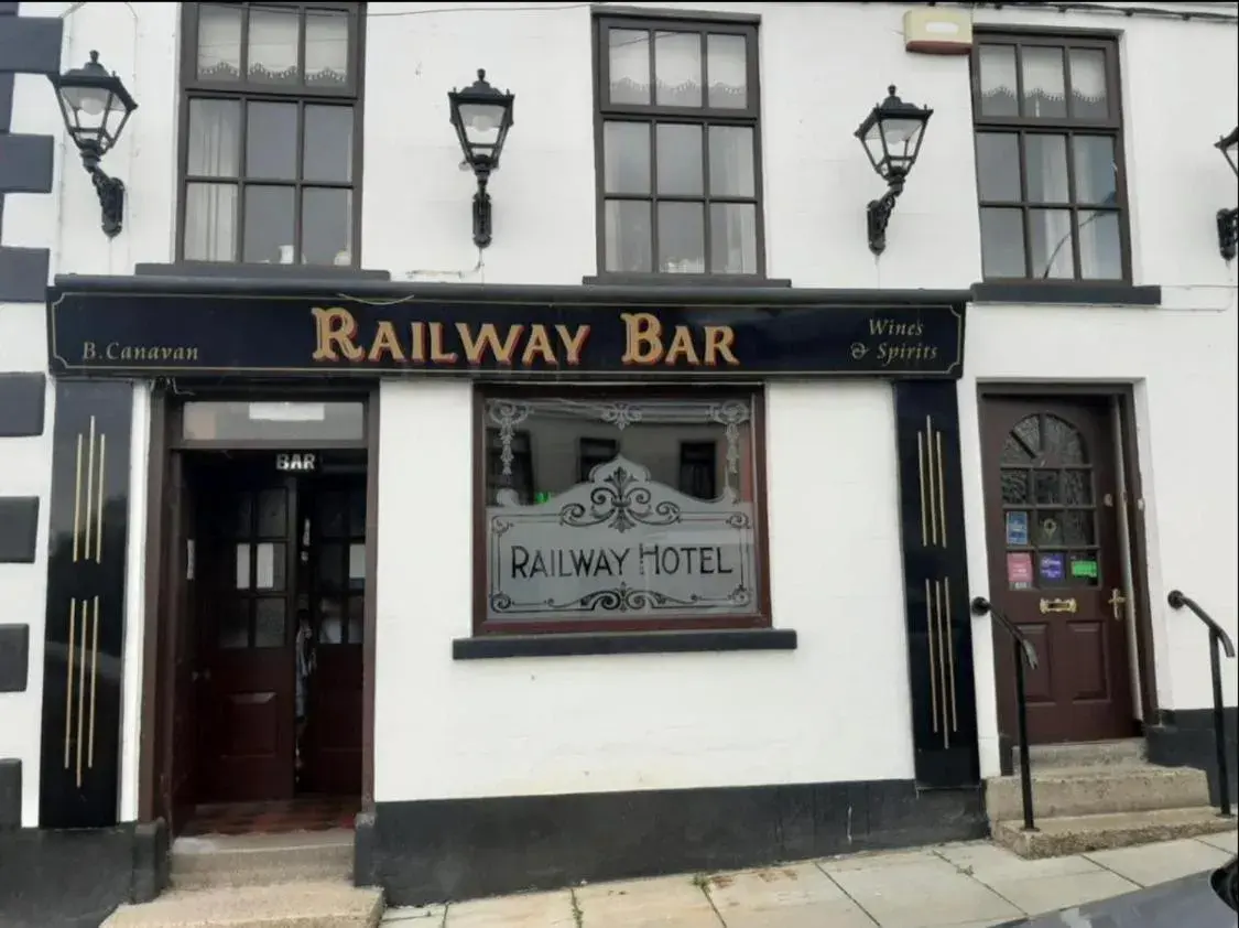 Railway Bar Apartment Railway Bar Apartment