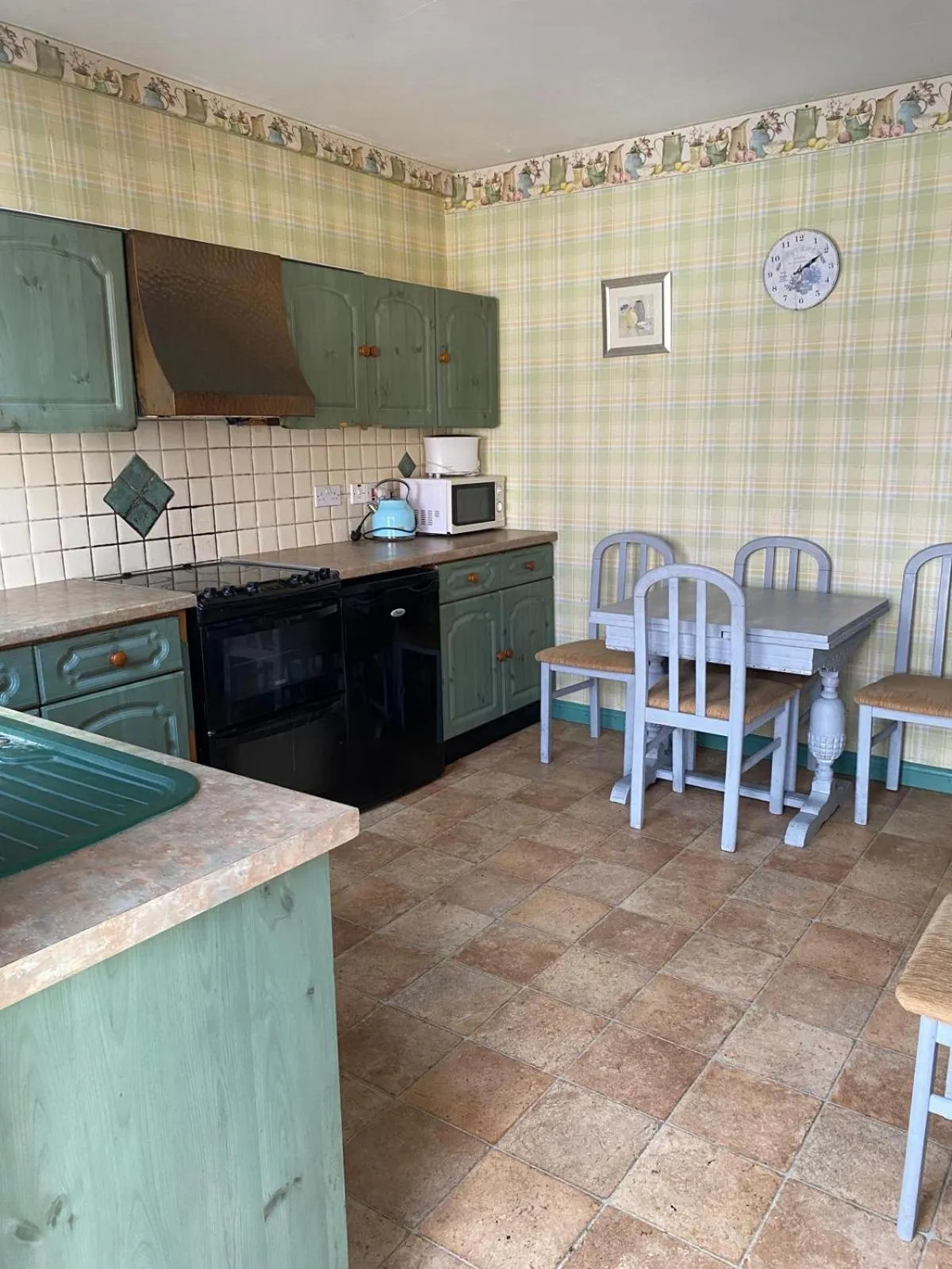 Kitchen or kitchenette in Railway Bar Apartment