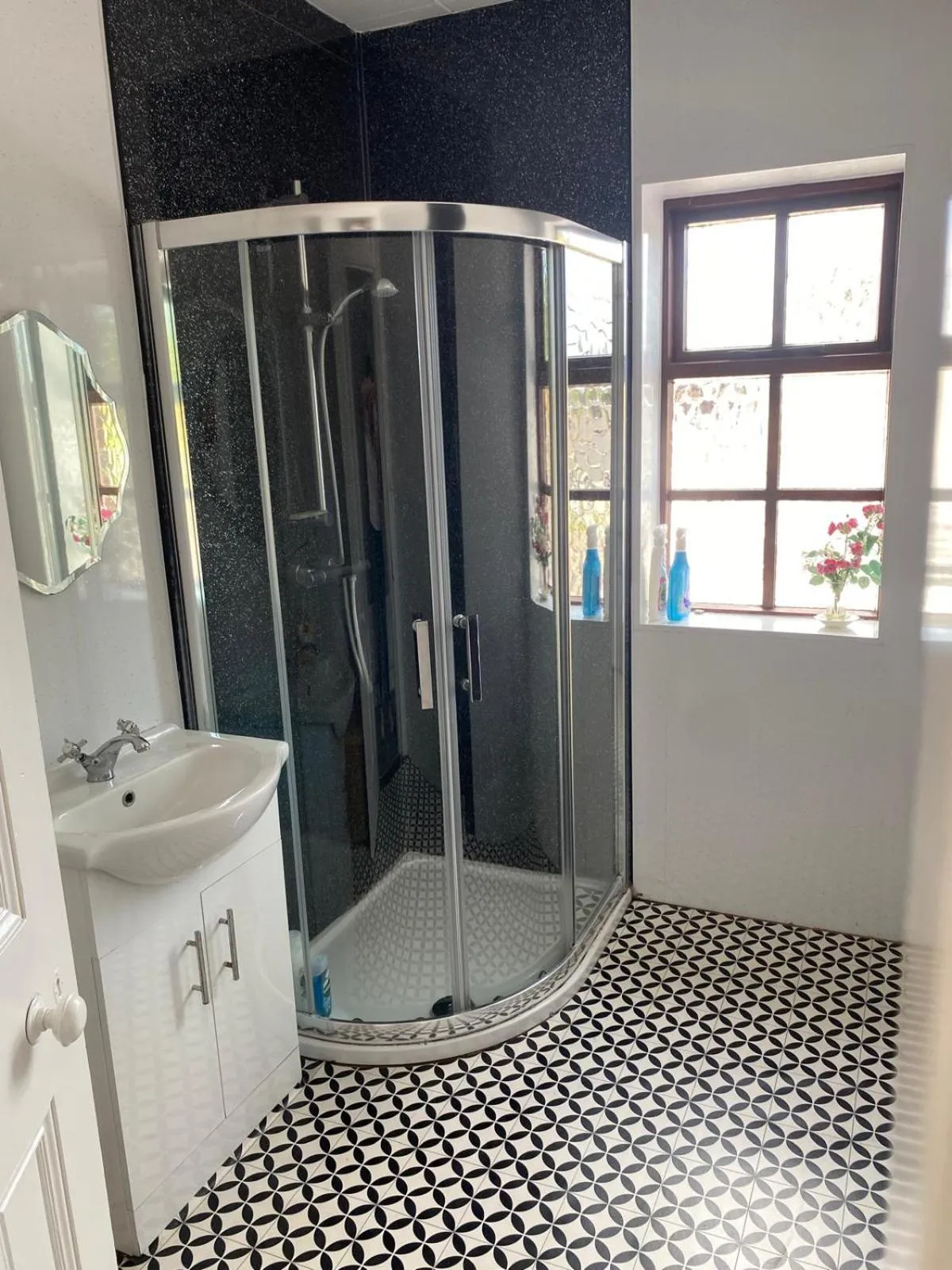 Shower in Railway Bar Apartment