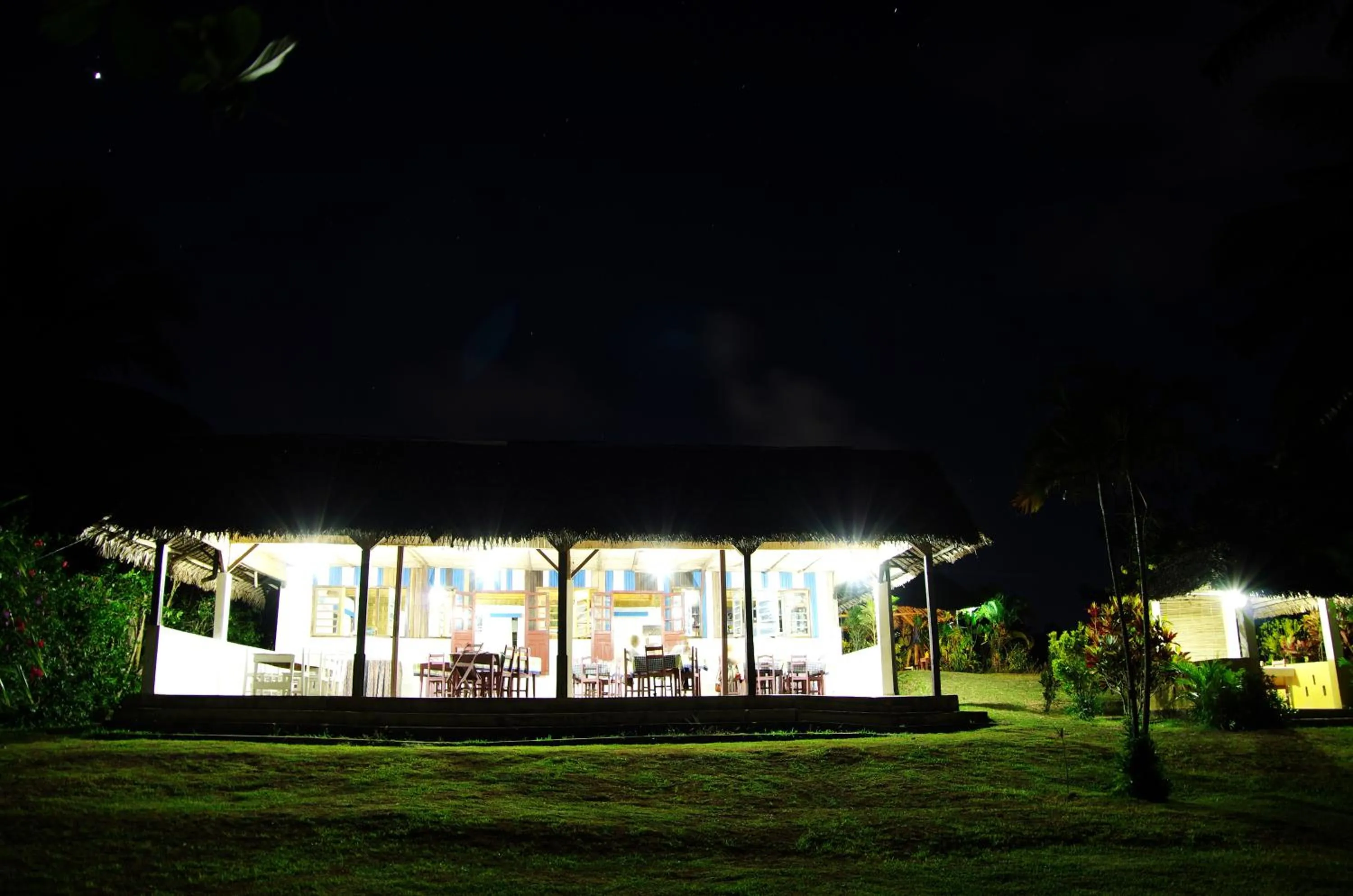 Restaurant/places to eat in Hotel le Lagon