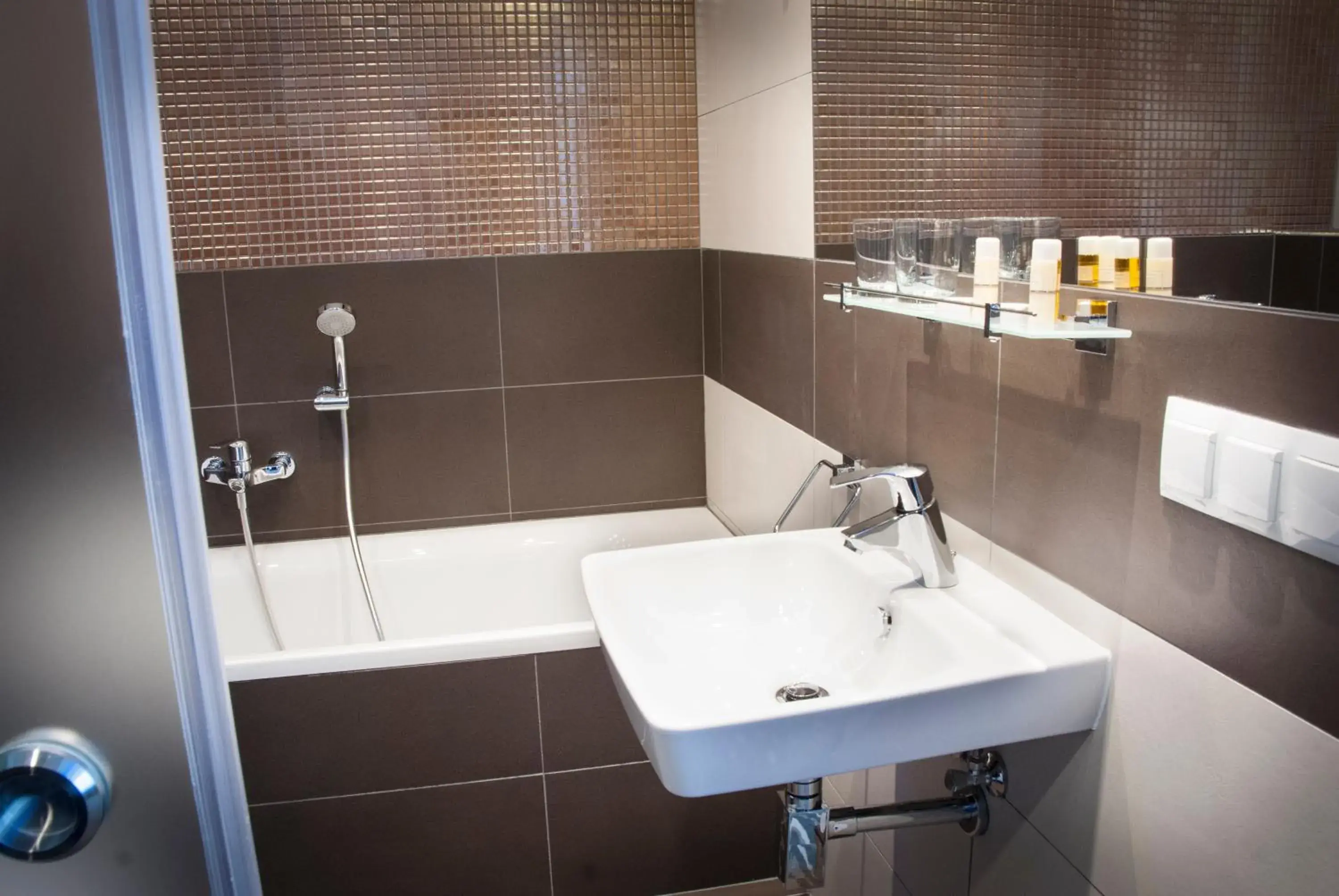 Bathroom in Park Hotel Diament Zabrze - Gliwice Bathroom in Park Hotel Diament Zabrze - Gliwice