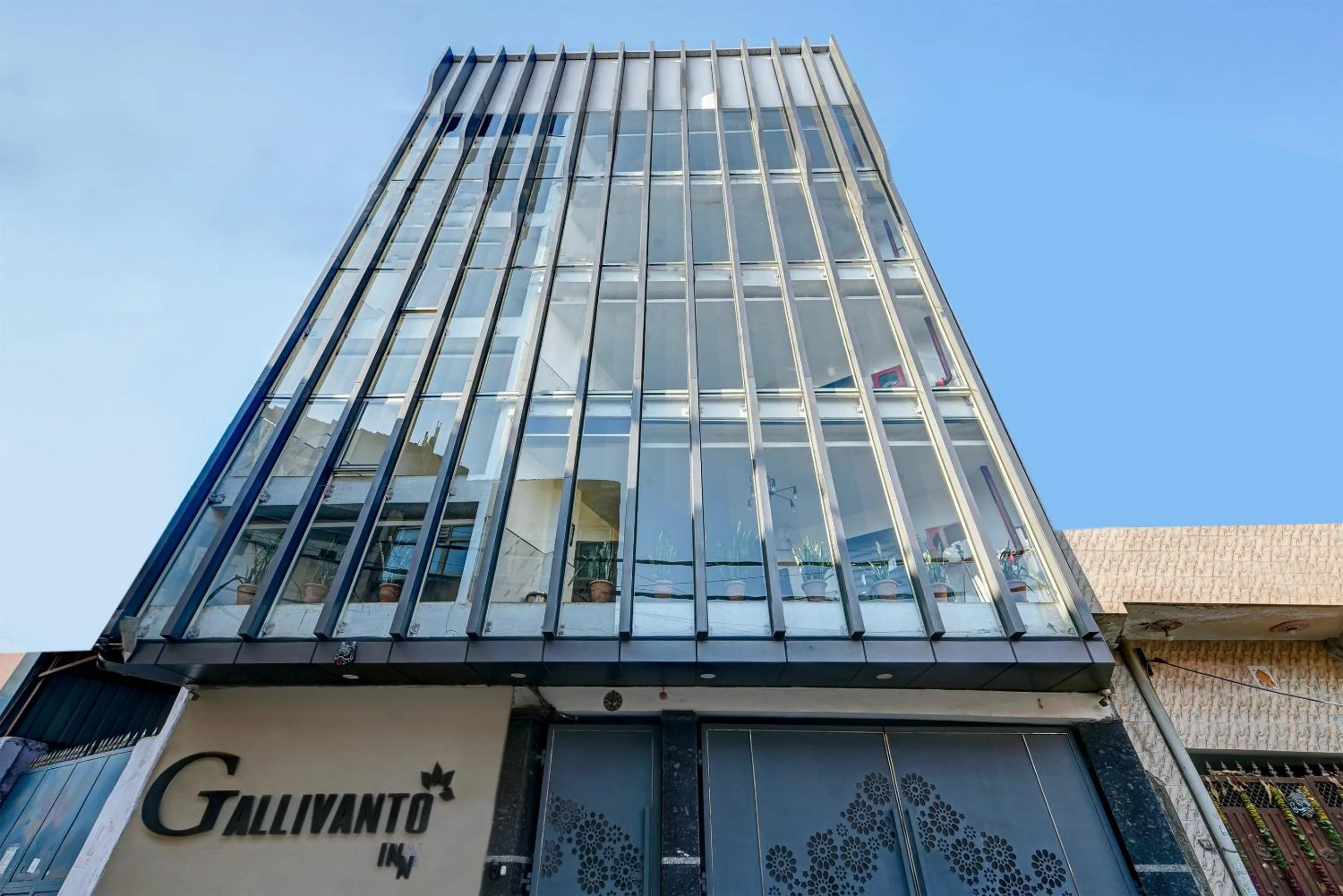 Facade/entrance in Gallivanto Inn