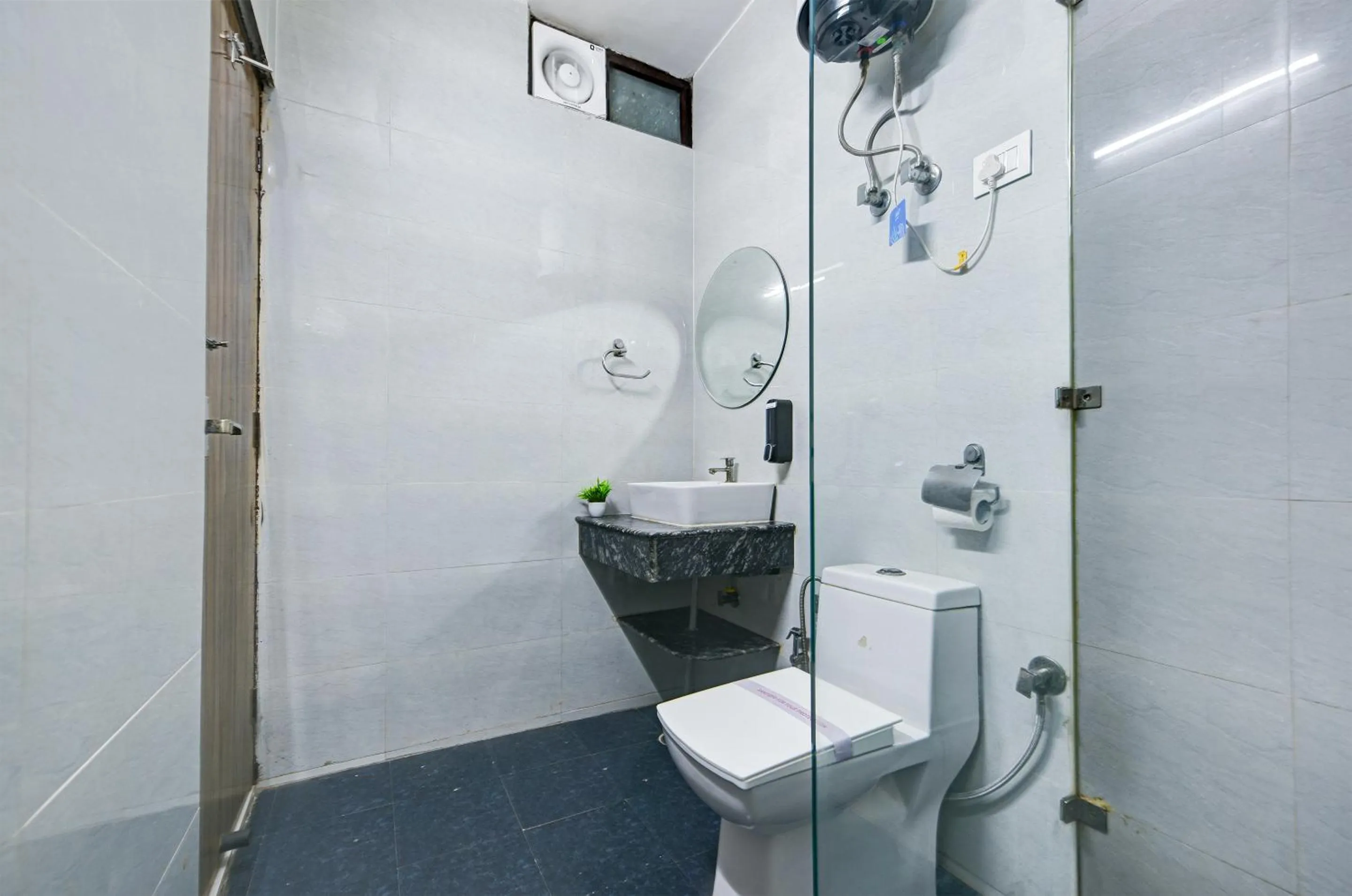 Shower in Gallivanto Inn